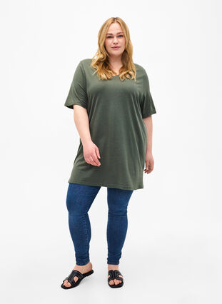 Ensfarvet oversize t-shirt med v-hals, Thyme, Model image number 2
