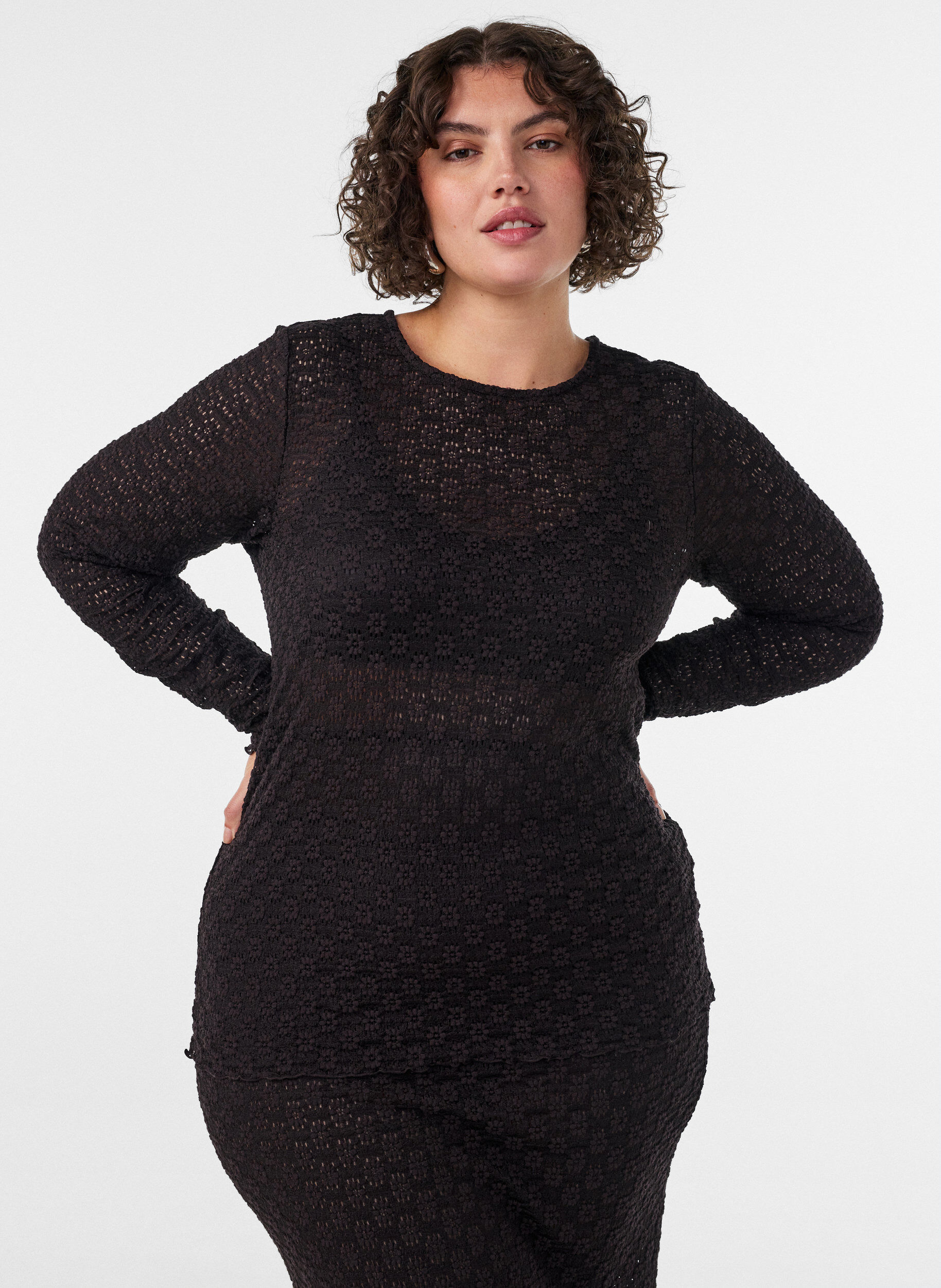 Bluse med hulm&oslash;nster og lange &aelig;rmer, Sort, Model