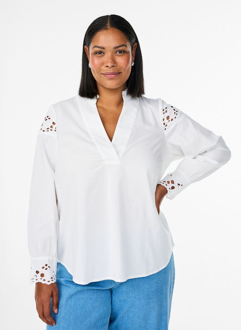 Bluse med V-udsk&aelig;ring og broderie anglaise-detaljer, Hvid, Model