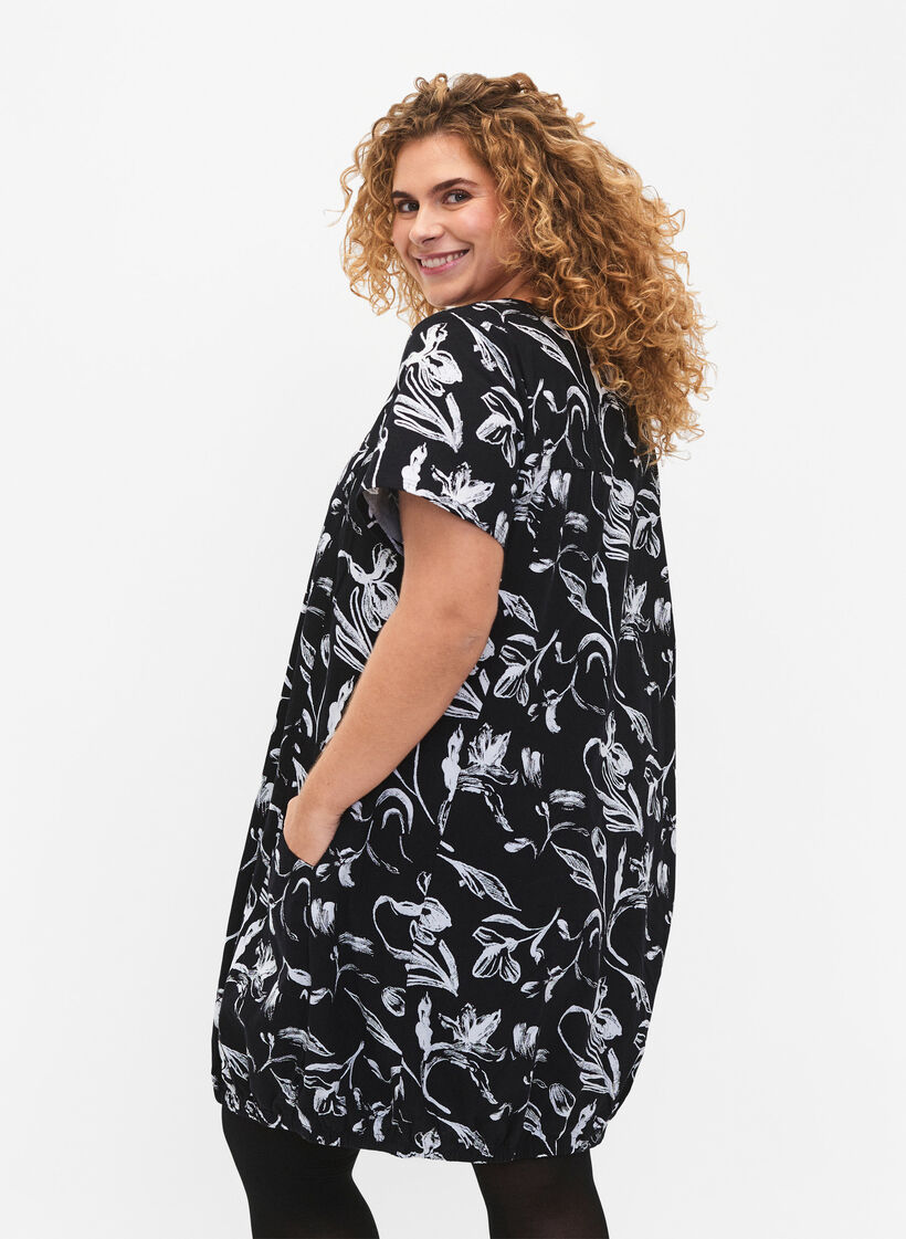 Kortærmet bomuldskjole med print, , Model image number 2