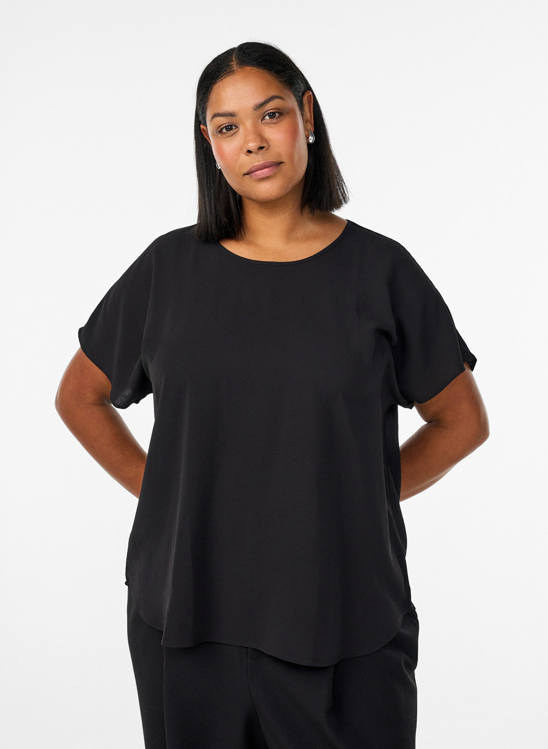 Bluse med korte &aelig;rmer og rund halsudsk&aelig;ring, Sort, Model