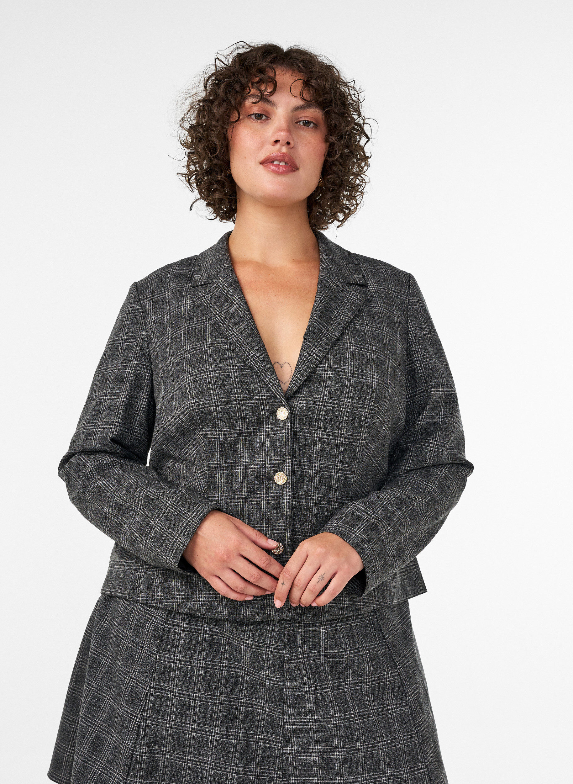 Kort blazer med ternet m&oslash;nster, Gr&aring;, Model
