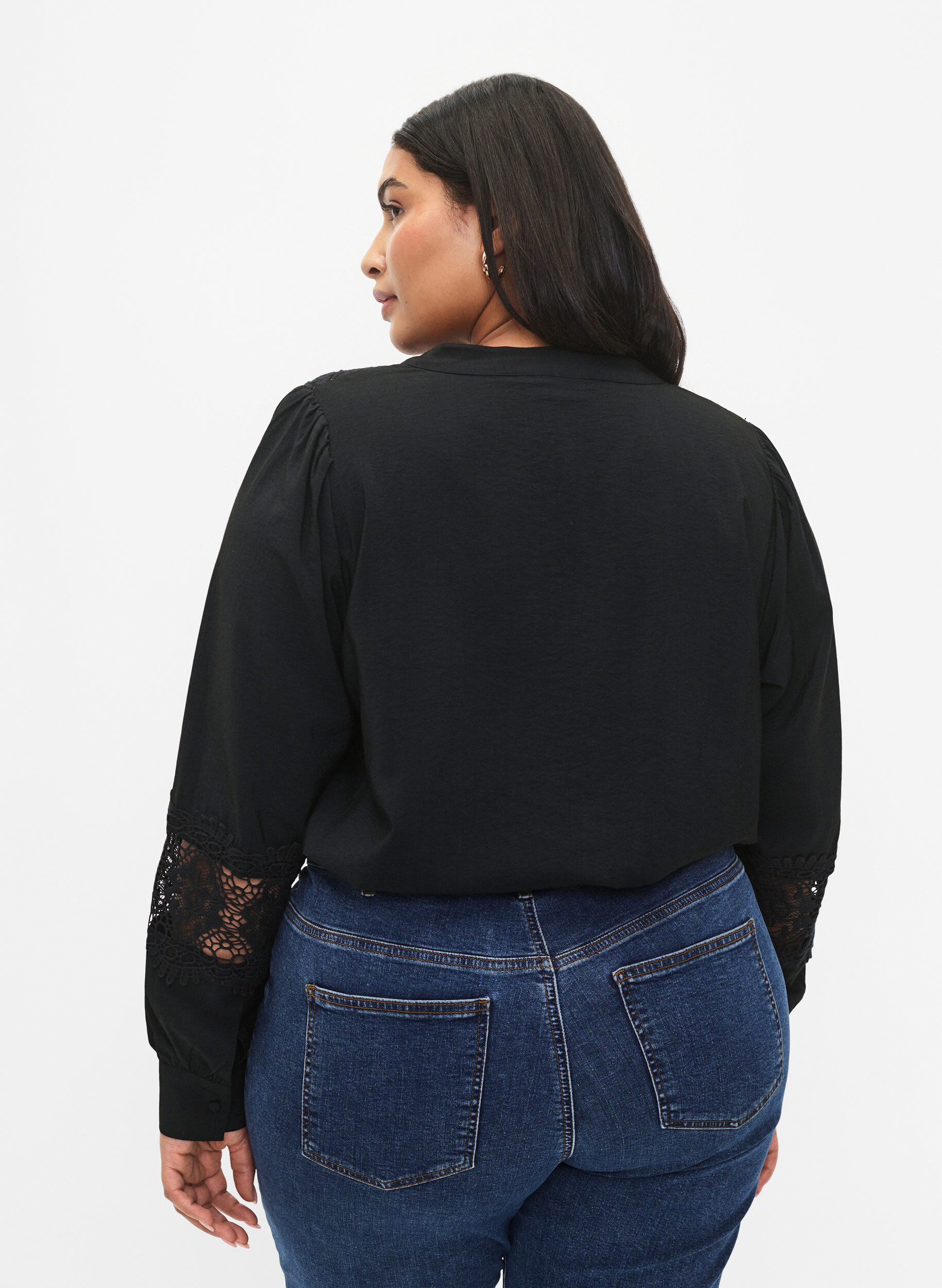 Zizzi Viskosebluse med h&aelig;klede detaljer, Black, Model image number 1
