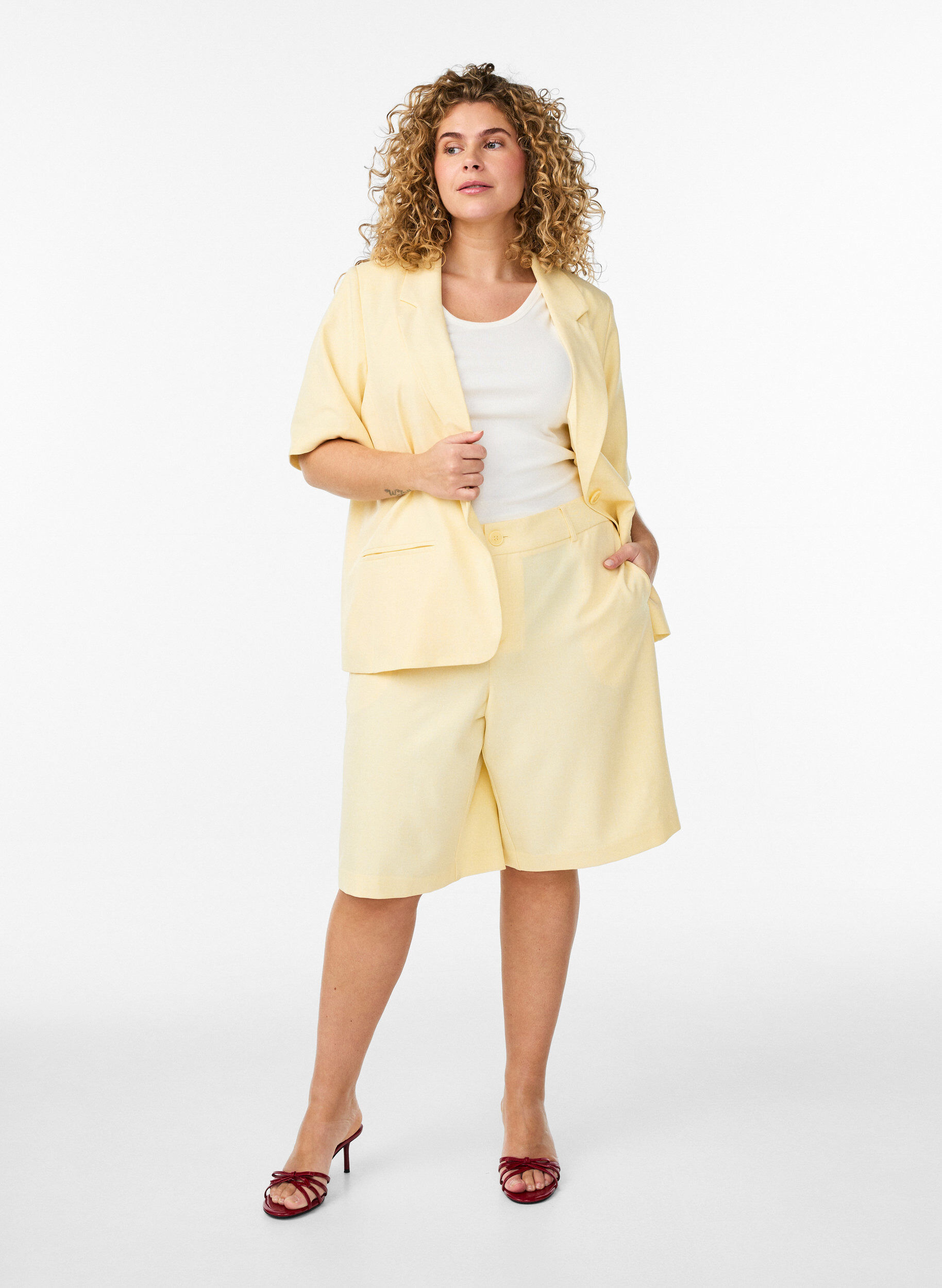 ZizziL&oslash;se bermudashorts med h&oslash;j talje, Gul, Model image number 1