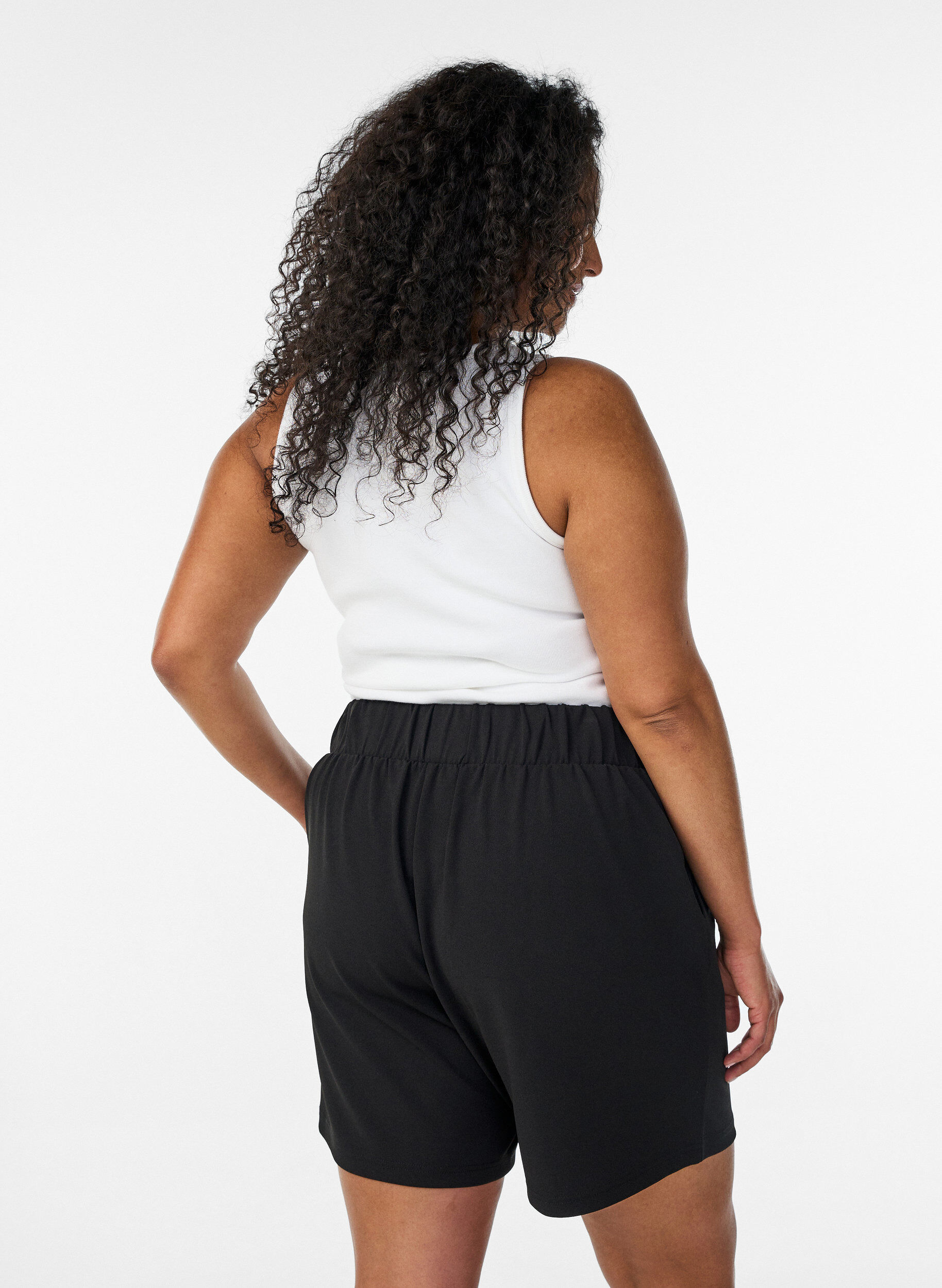 ZizziShorts med lommer og l&oslash;s pasform, Sort, Model image number 2
