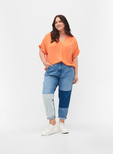 Mille mom fit jeans med color-block , Blue Denim Comb, Model image number 0