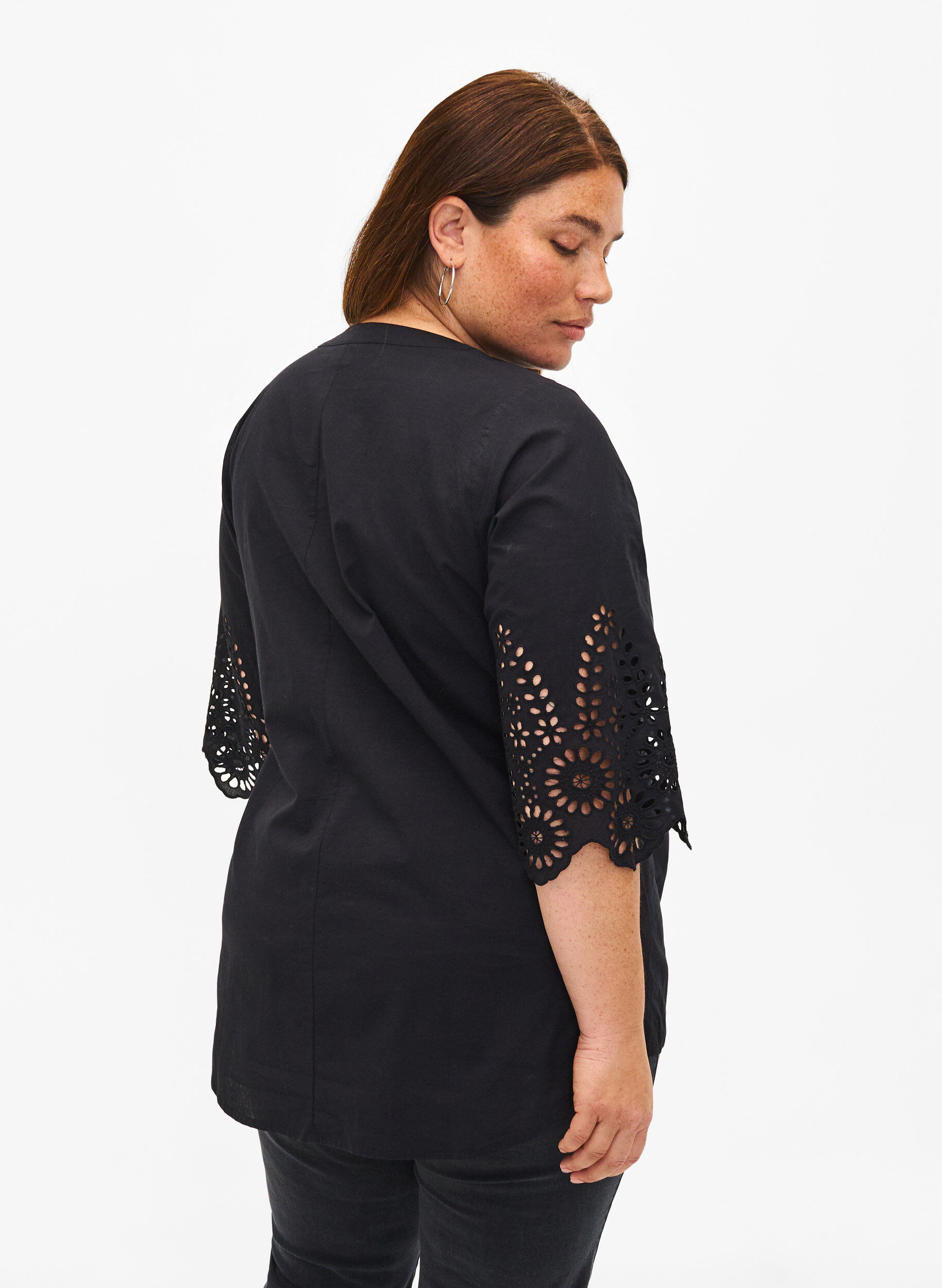 Zizzi Skjortebluse med broderi anglaise og 3/4 &aelig;rmer , Black, Model image number 1