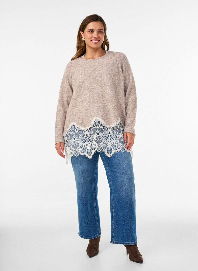Strikbluse med raglan&aelig;rmer og bred blondekant, Beige, Model image number 1