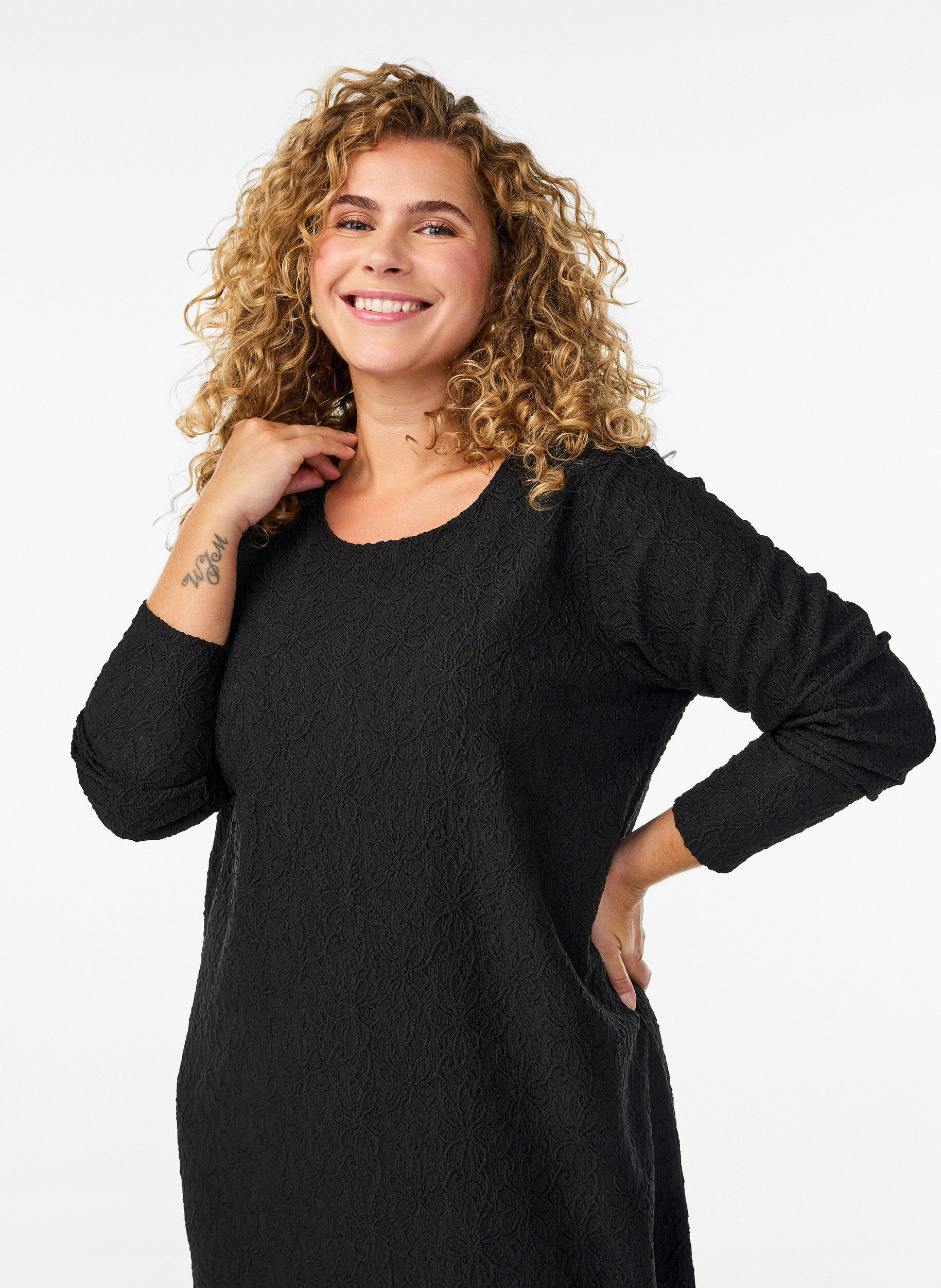 Zizzi Kjole med blomsterstruktur og lange &aelig;rmer, Sort, Model image number 2