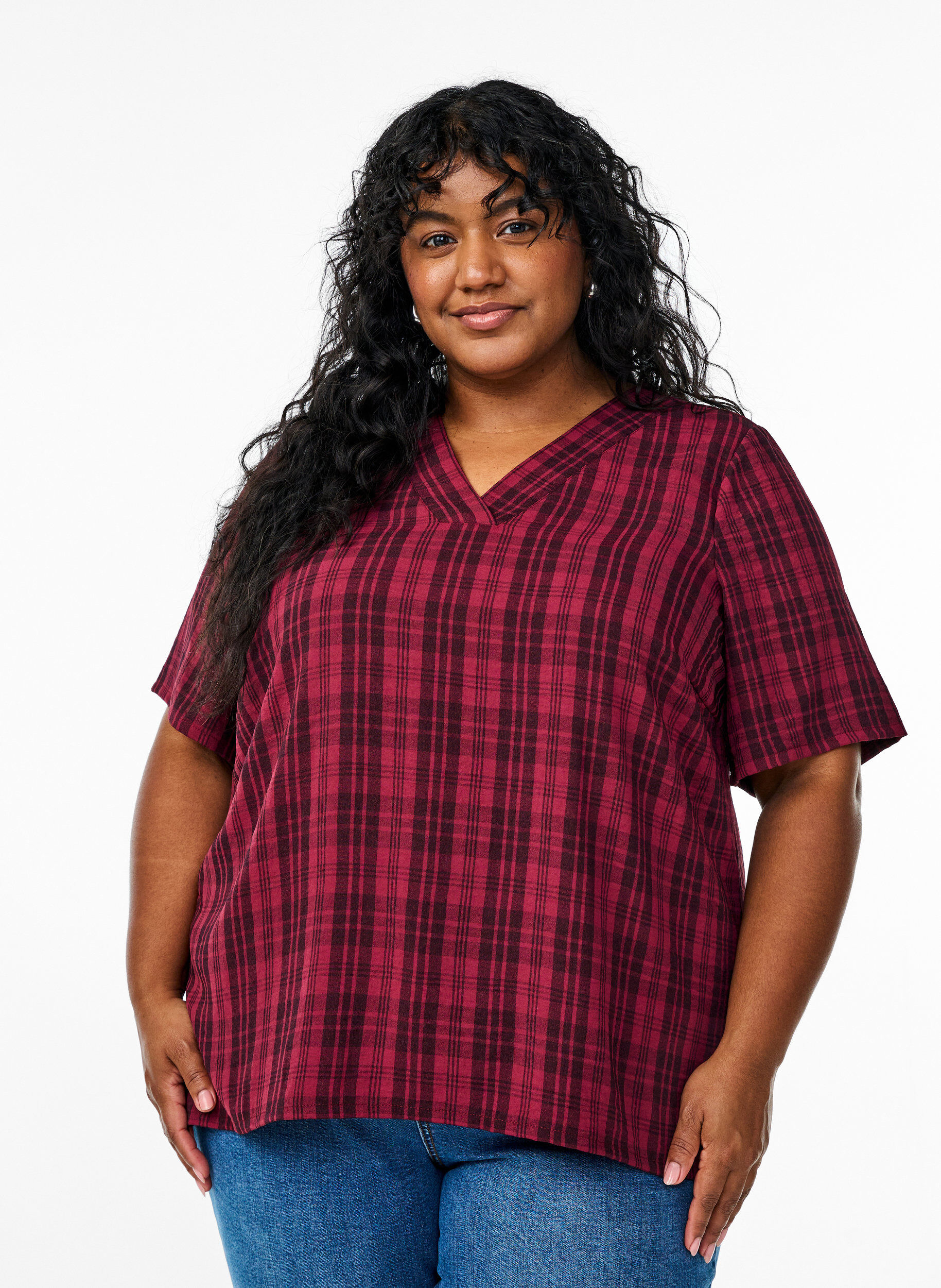 Zizzi Bluse med ternet m&oslash;nster og V-udsk&aelig;ring, M&oslash;rk Bordeaux, Model image number 0