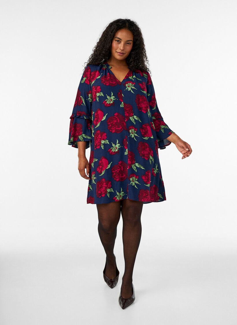 Blomstret kjole i viskose med fl&aelig;ser, Bl&aring;, Model image number 1