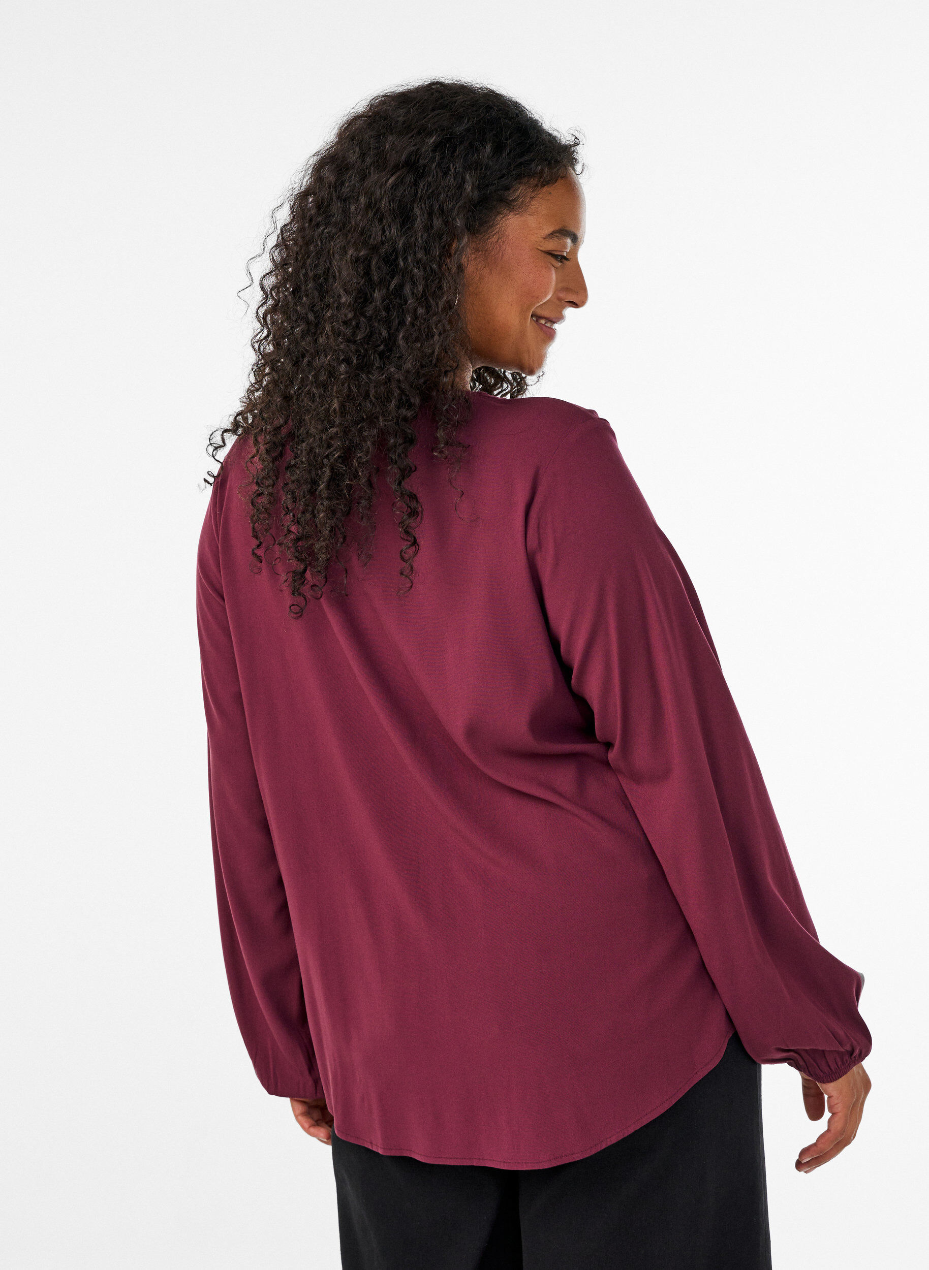 ZizziViskosebluse med V-hals og lange &aelig;rmer, R&oslash;d, Model image number 2
