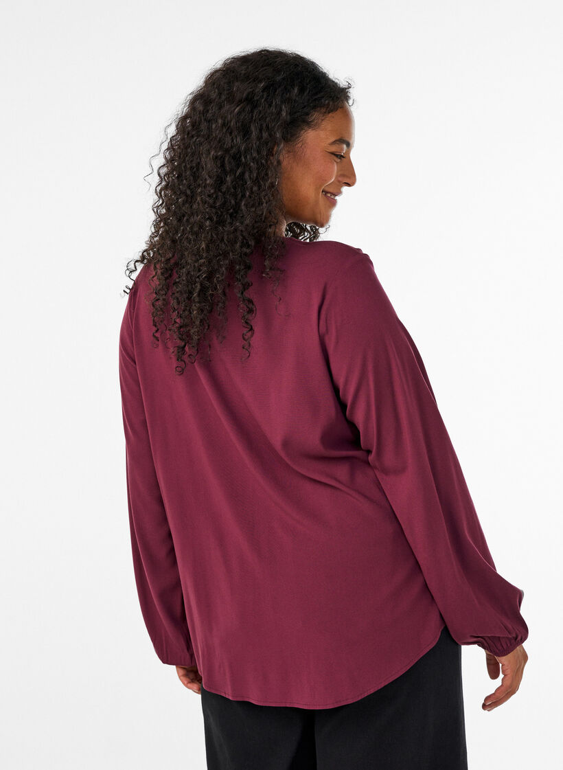 Viskosebluse med V-hals og lange &aelig;rmer, R&oslash;d, Model image number 2