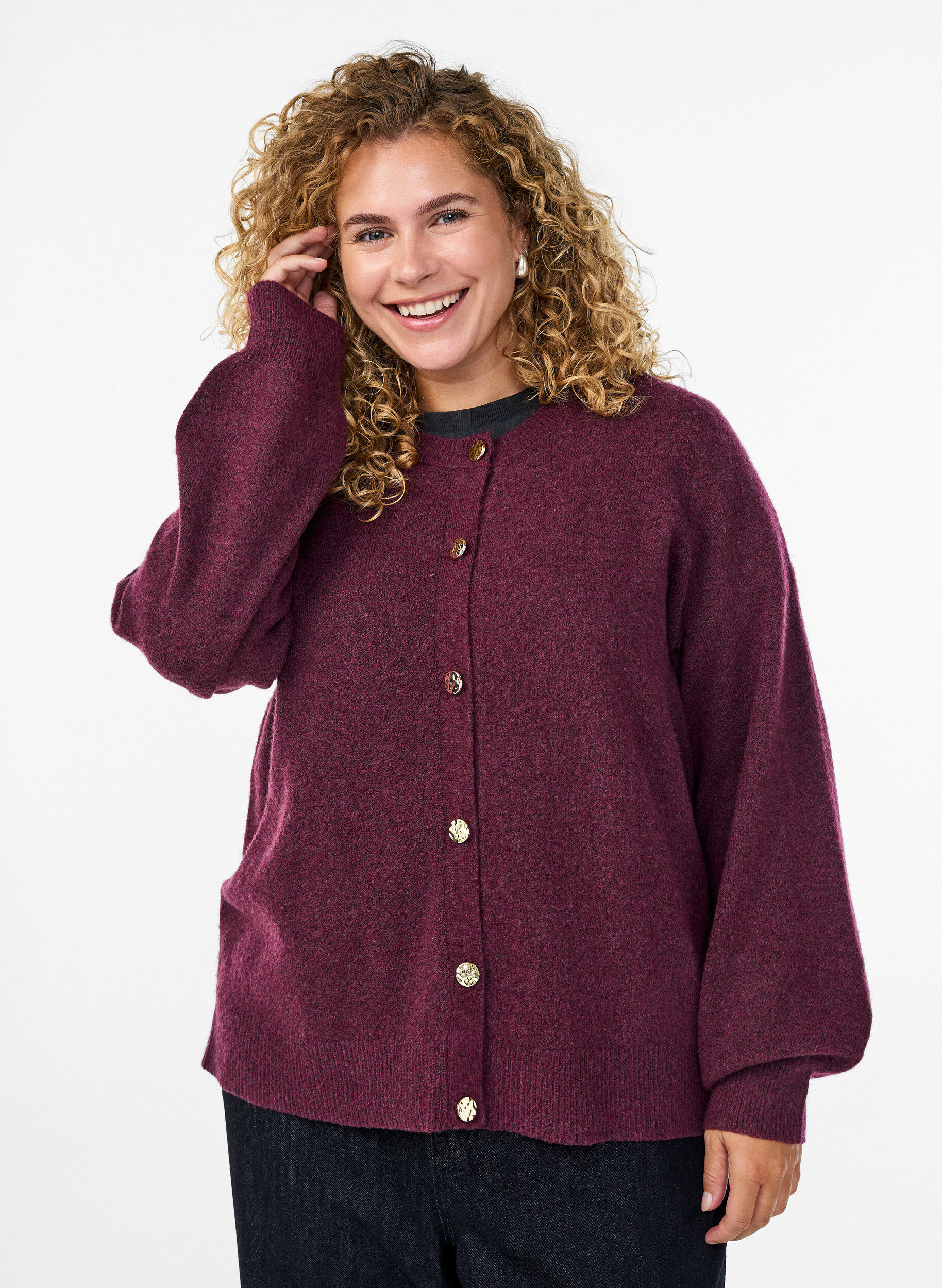 Zizzi Cardigan i bl&oslash;d strik med guldfarvede knapper, M&oslash;rk Bordeaux, Model image number 0
