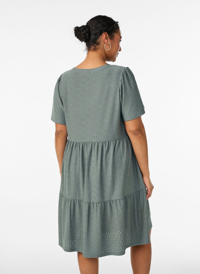 Kort kjole med hulm&oslash;nster og lagdelt sk&oslash;rt, Gr&oslash;n, Model image number 2