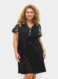 Kortærmet bomulds natkjole med printdetaljer, Black Flower, Model