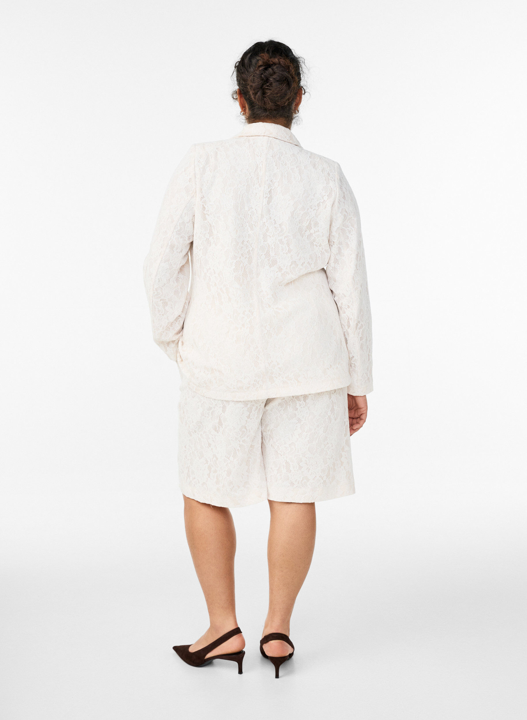 Zizzi Bermudashorts i blonde med h&oslash;j talje, Vanilla, Model image number 1