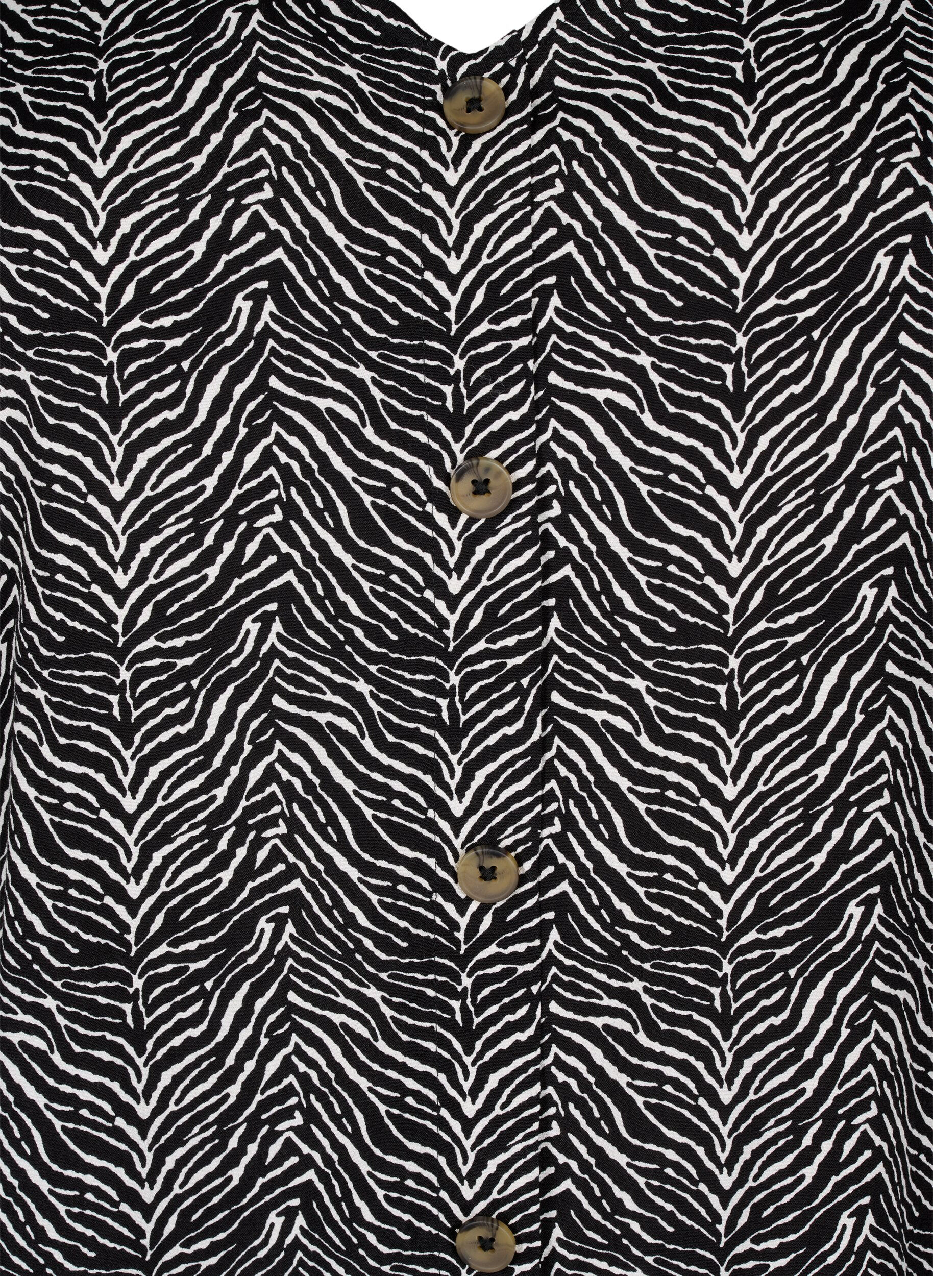 Zizzi Viskosebluse med knapper, Black Graphic AOP, Packshot image number 2