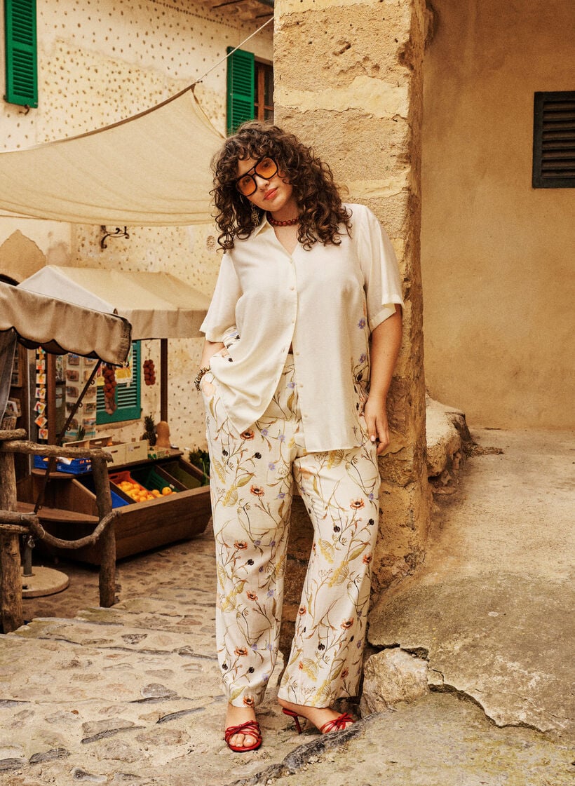 Bukser i viskose med h&oslash;j talje og blomsterprint, Beige, Image image number 0