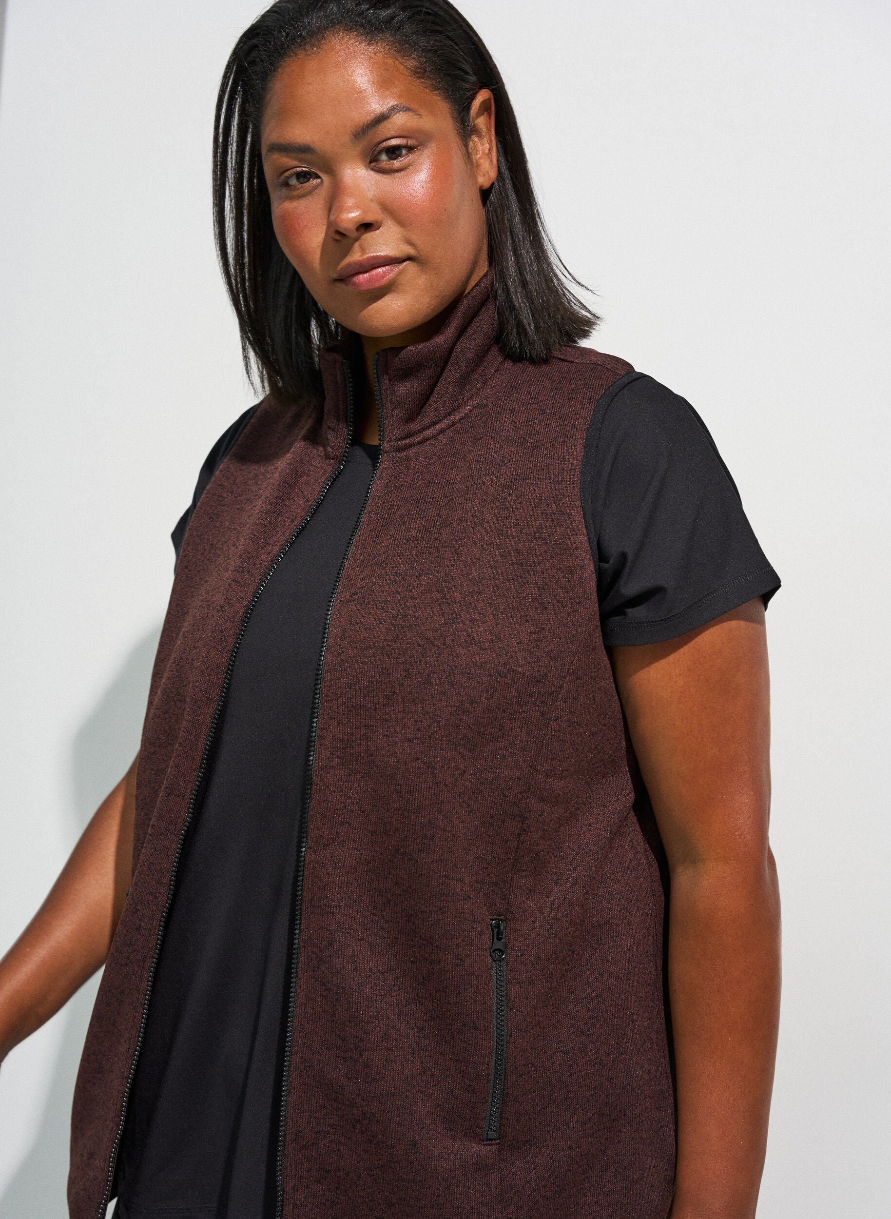 ZizziVest med h&oslash;j hals og lynl&aring;s, Brun, Model image number 2