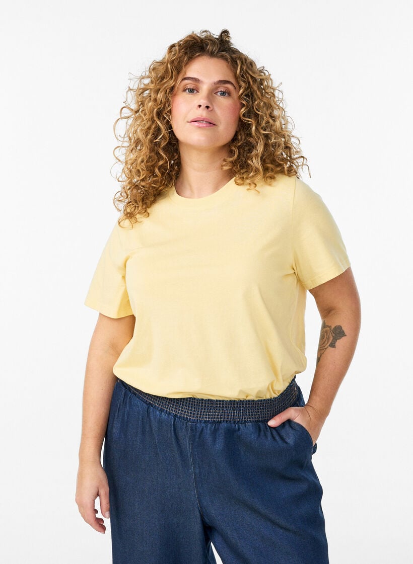 Basis t-shirt i bomuld med rund hals, Gul, Model image number 0