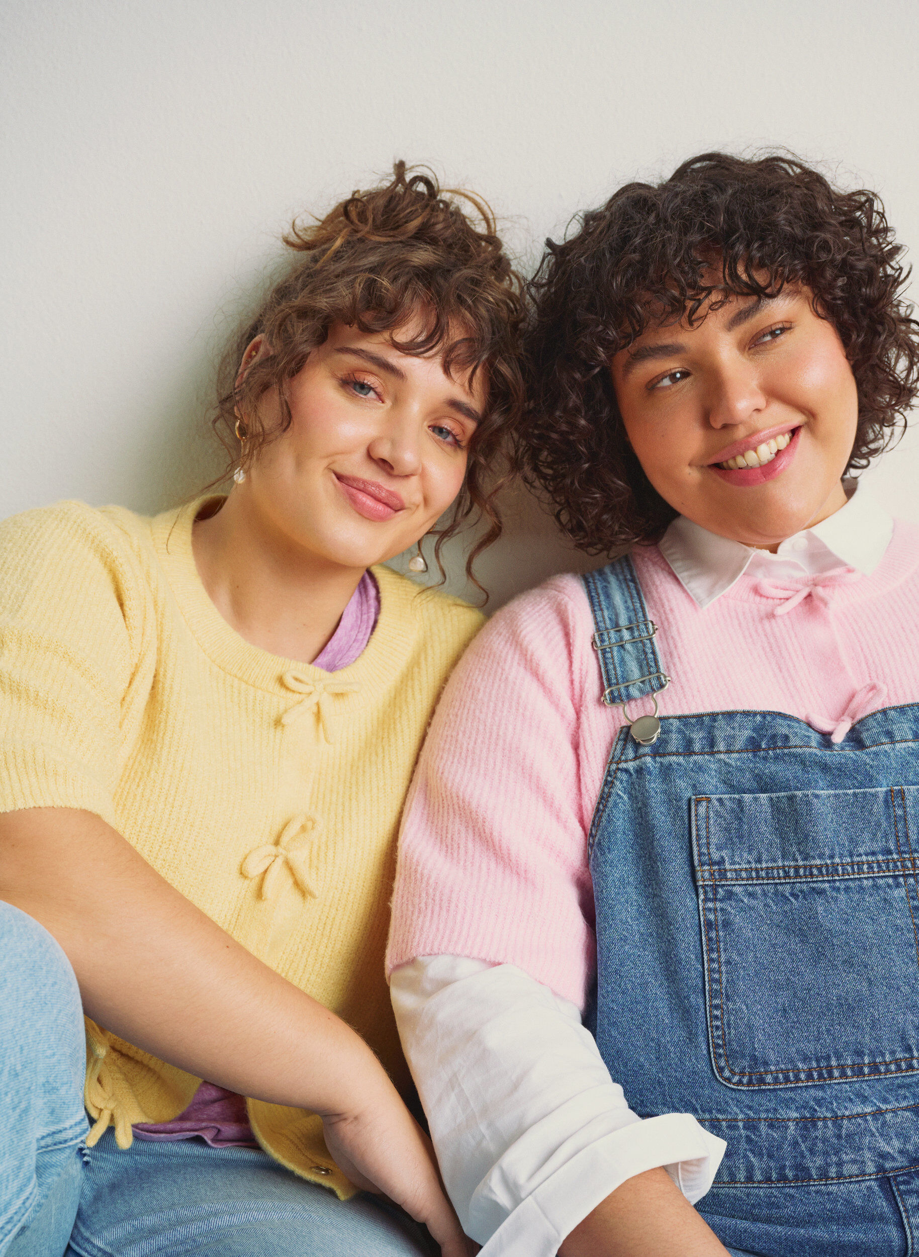 Kort&aelig;rmet strikcardigan med sl&oslash;jfer