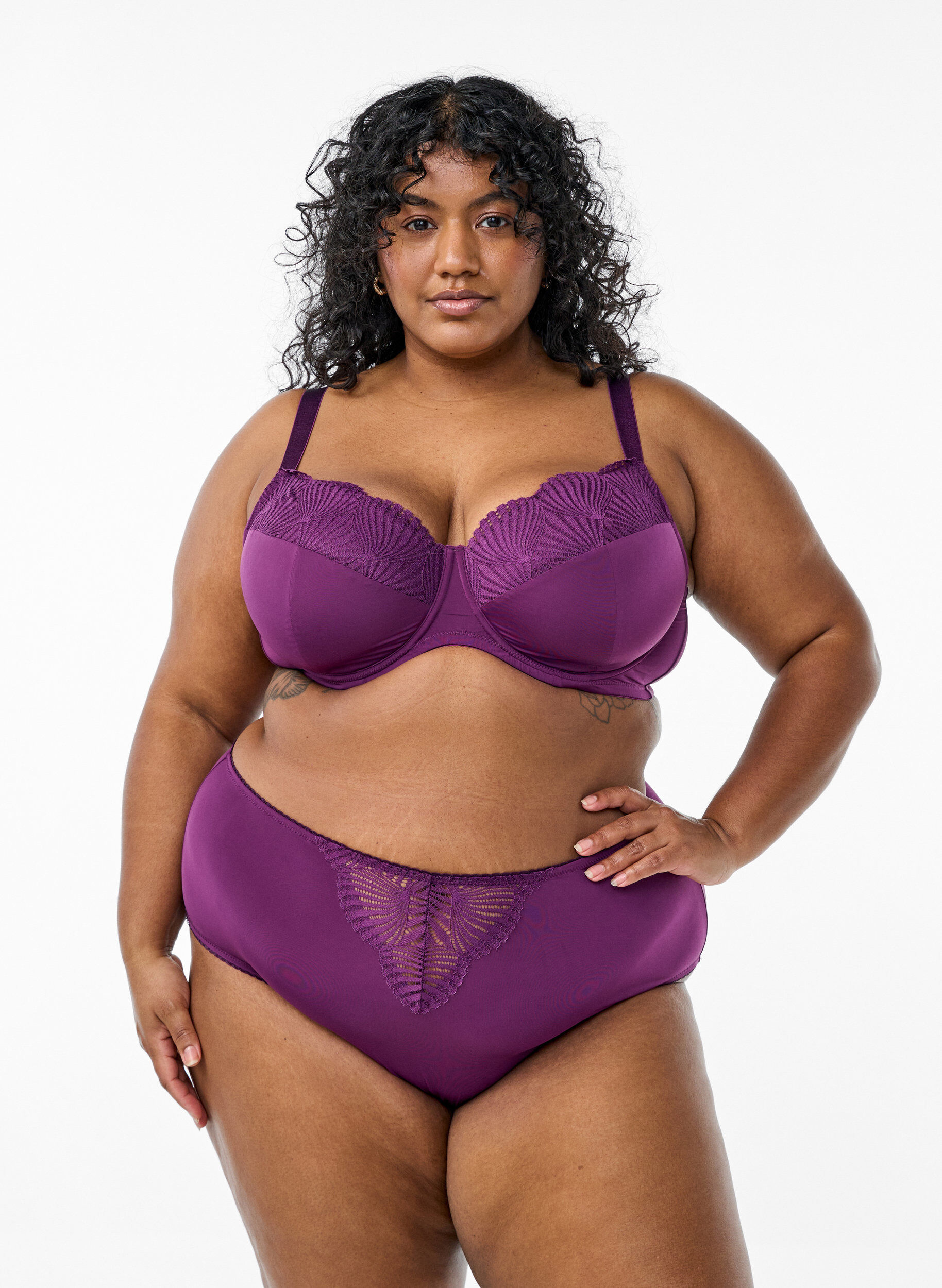 Zizzi Vatteret bh med blondedetalje, M&oslash;rk Bordeaux, Model image number 1