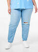 Mille mom fit jeans med sliddetaljer, Light Blue Denim, Model image number 2