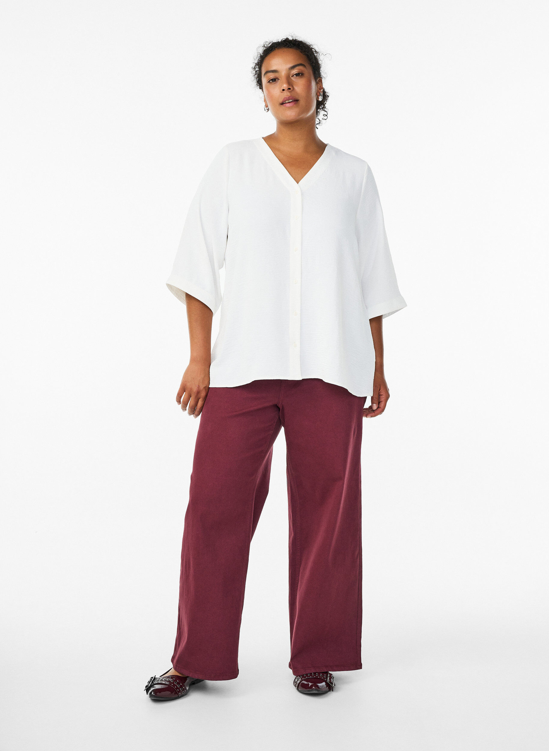 Zizzi Skjortebluse med V-udsk&aelig;ring og 3/4-&aelig;rmer, Vanilla, Model image number 1