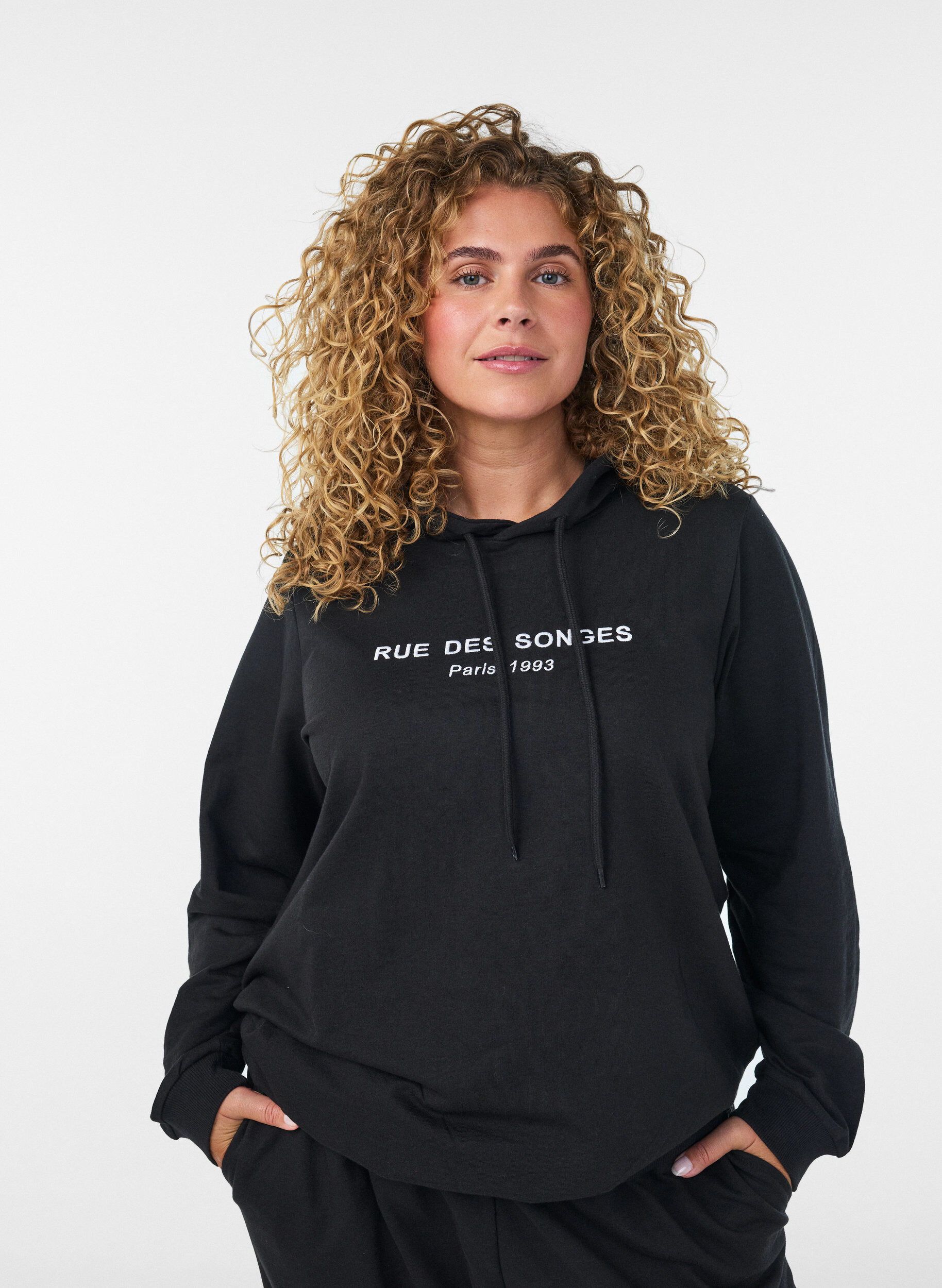 ZizziSweatshirt med h&aelig;tte og print, Sort, Model image number 3