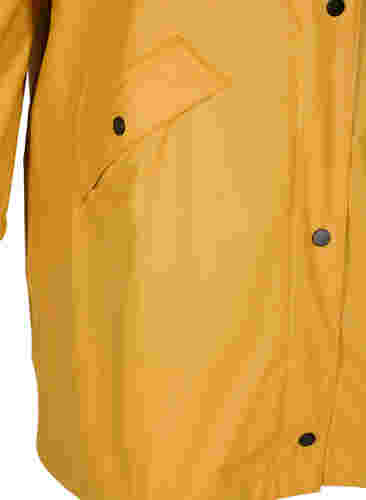 Regnjakke med hætte og knaplukning, Spruce Yellow, Packshot image number 3