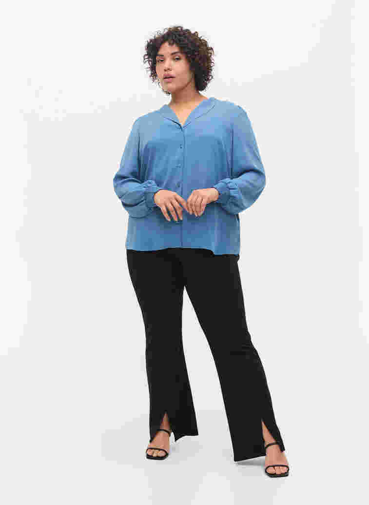 Skjorte med v-udskæring og smock, Captains Blue, Model image number 2