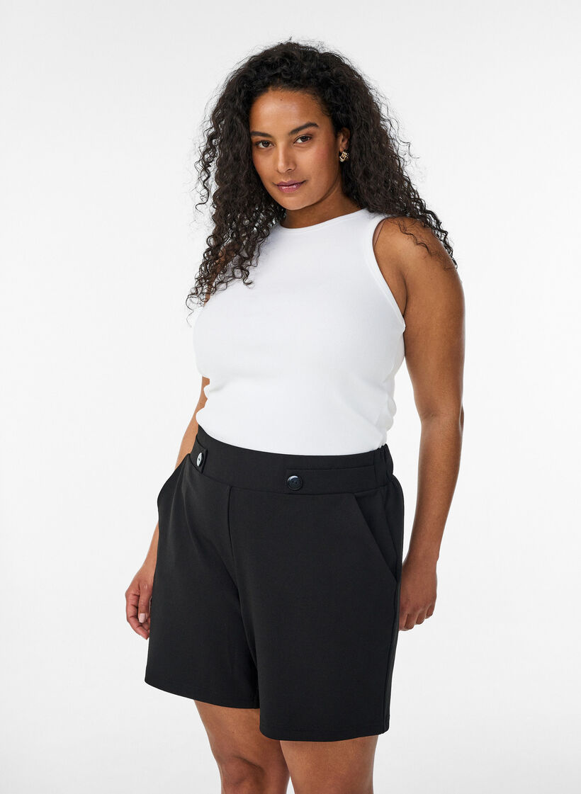 Shorts med lommer og l&oslash;s pasform, Sort, Model image number 0
