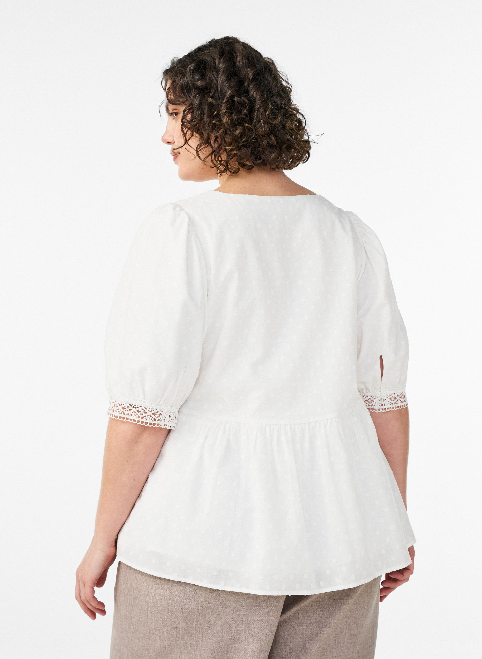 Zizzi Bluse i bomuld med struktur og crochet-detaljer, Hvid, Model image number 2