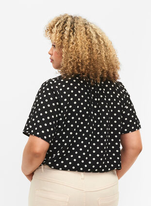 Bluse med korte ærmer og v-udskæring , Black w. Dots, Model image number 1