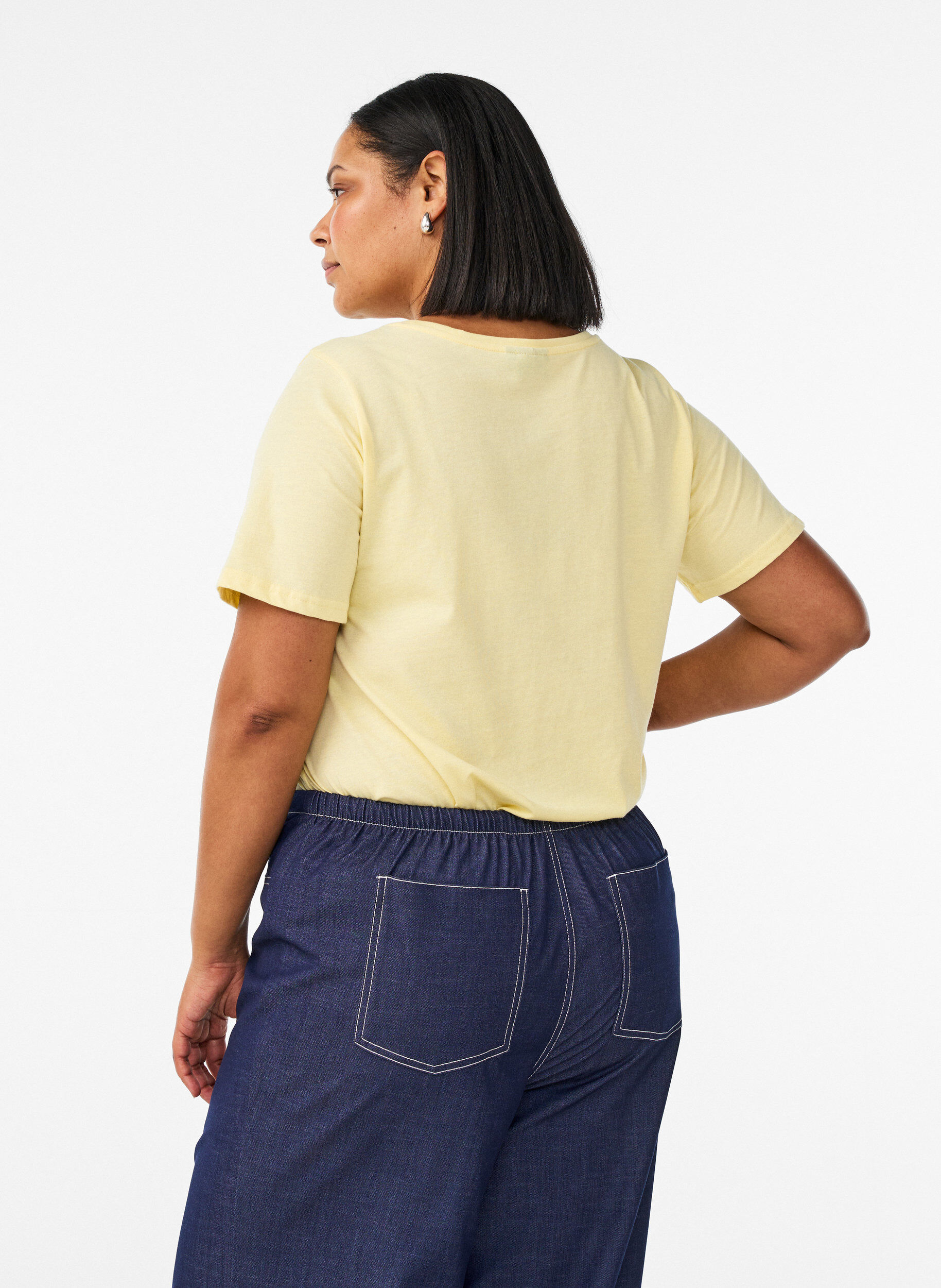 Zizzi T-shirt med motiv, Gul, Model image number 2