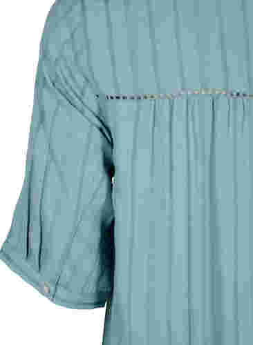 Stribet viskose kjole med blondebånd, Smoke Blue, Packshot image number 3
