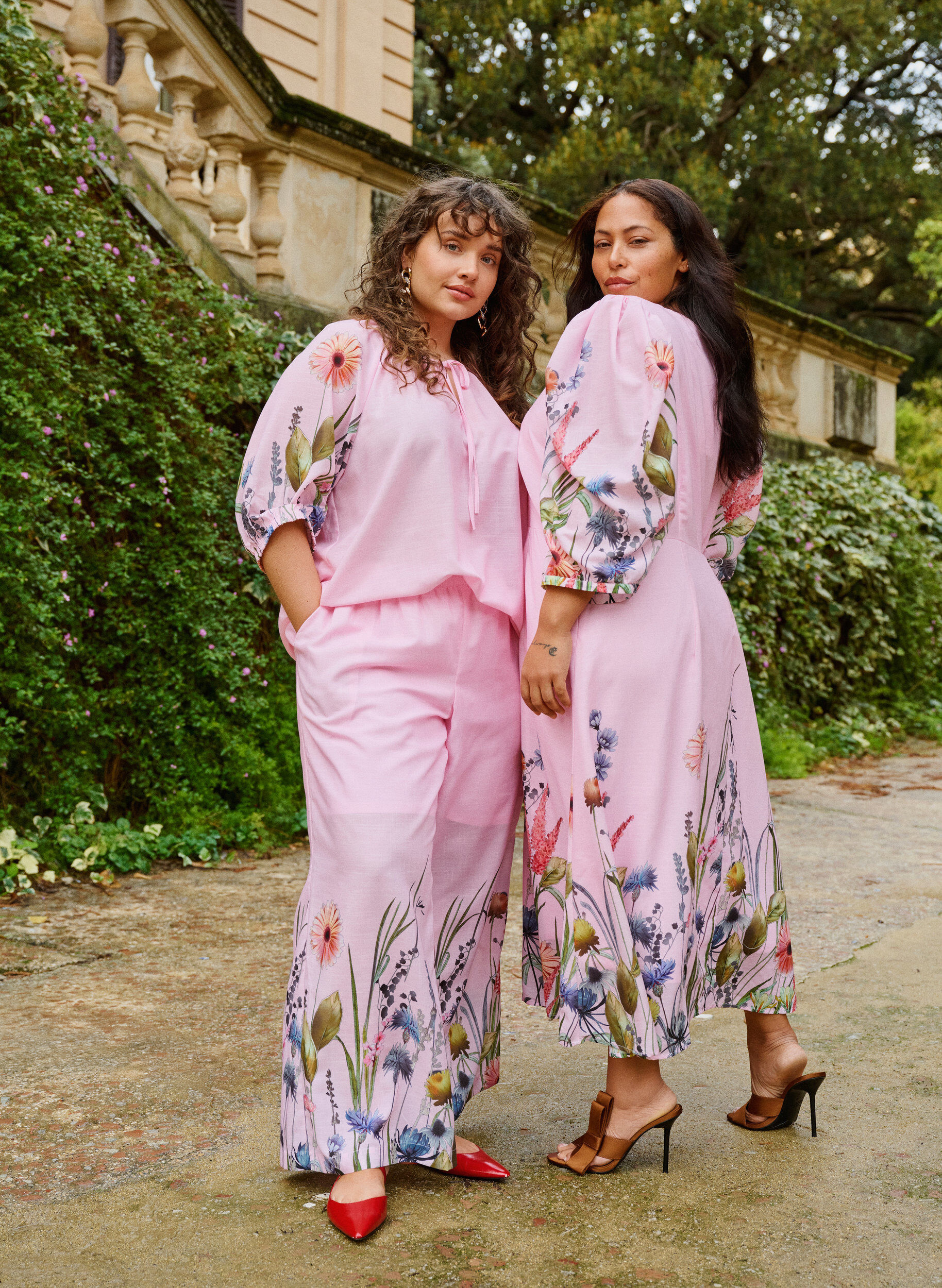 Bukser med blomsterprint og vide ben