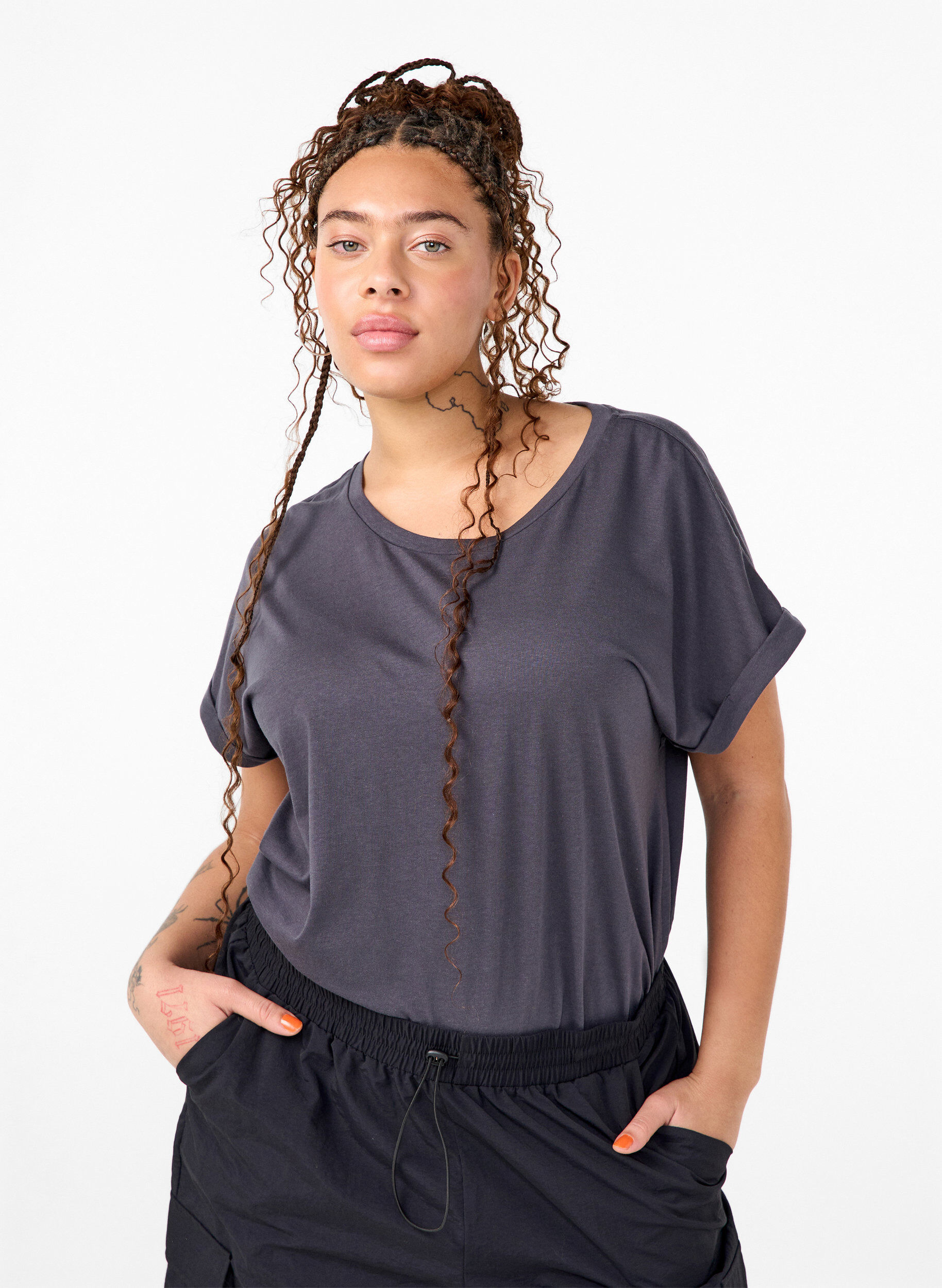 Kort&aelig;rmet t-shirt i bomuldsblanding, Gr&aring;, Model