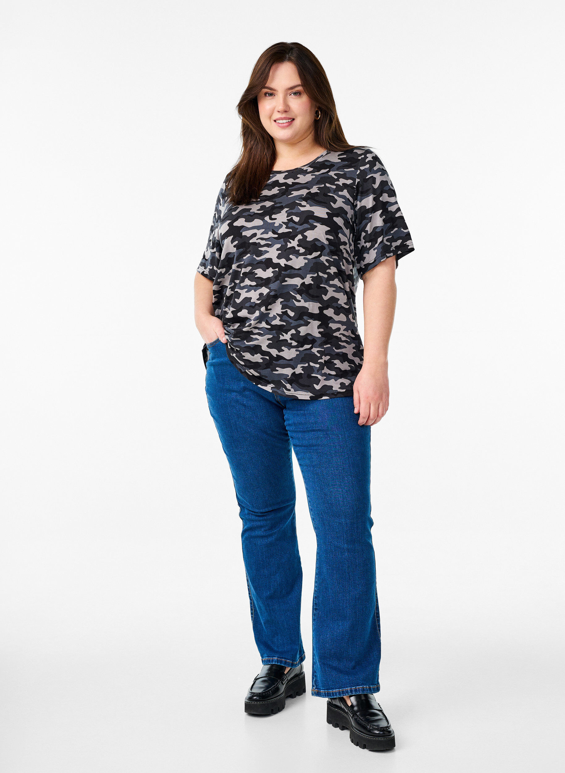 Zizzi T-shirt med TENCEL&trade; Lyocell og striber, Gr&aring;, Model image number 1