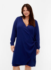 Langærmet kjole i viskose med wrap-look, Medieval Blue, Model