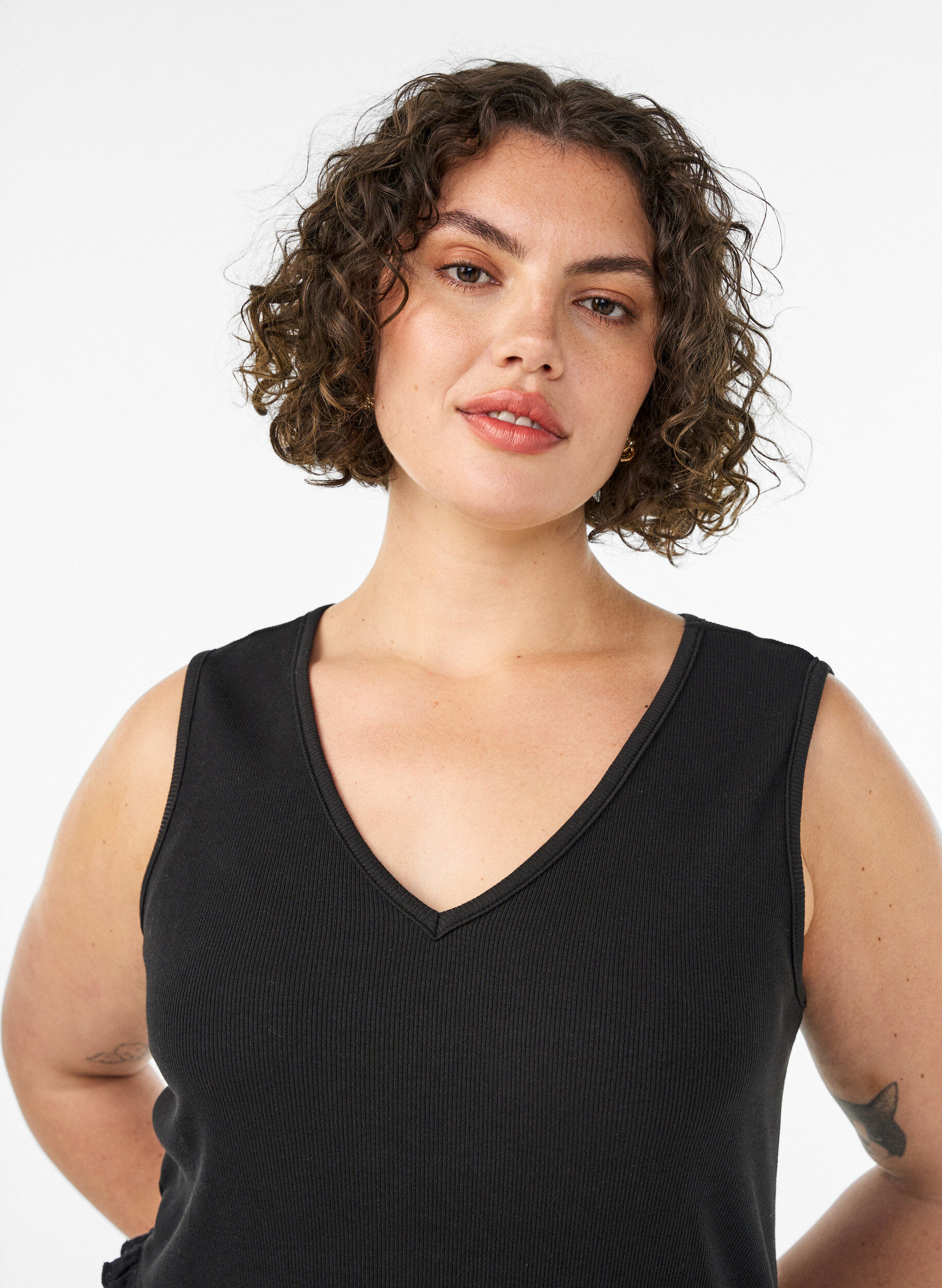 Zizzi&AElig;rmel&oslash;s midikjole i bomuld med rib og musselin, Sort, Model image number 2