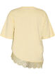 T-shirt med asymmetrisk blondekant, Gul, Packshot image number 1