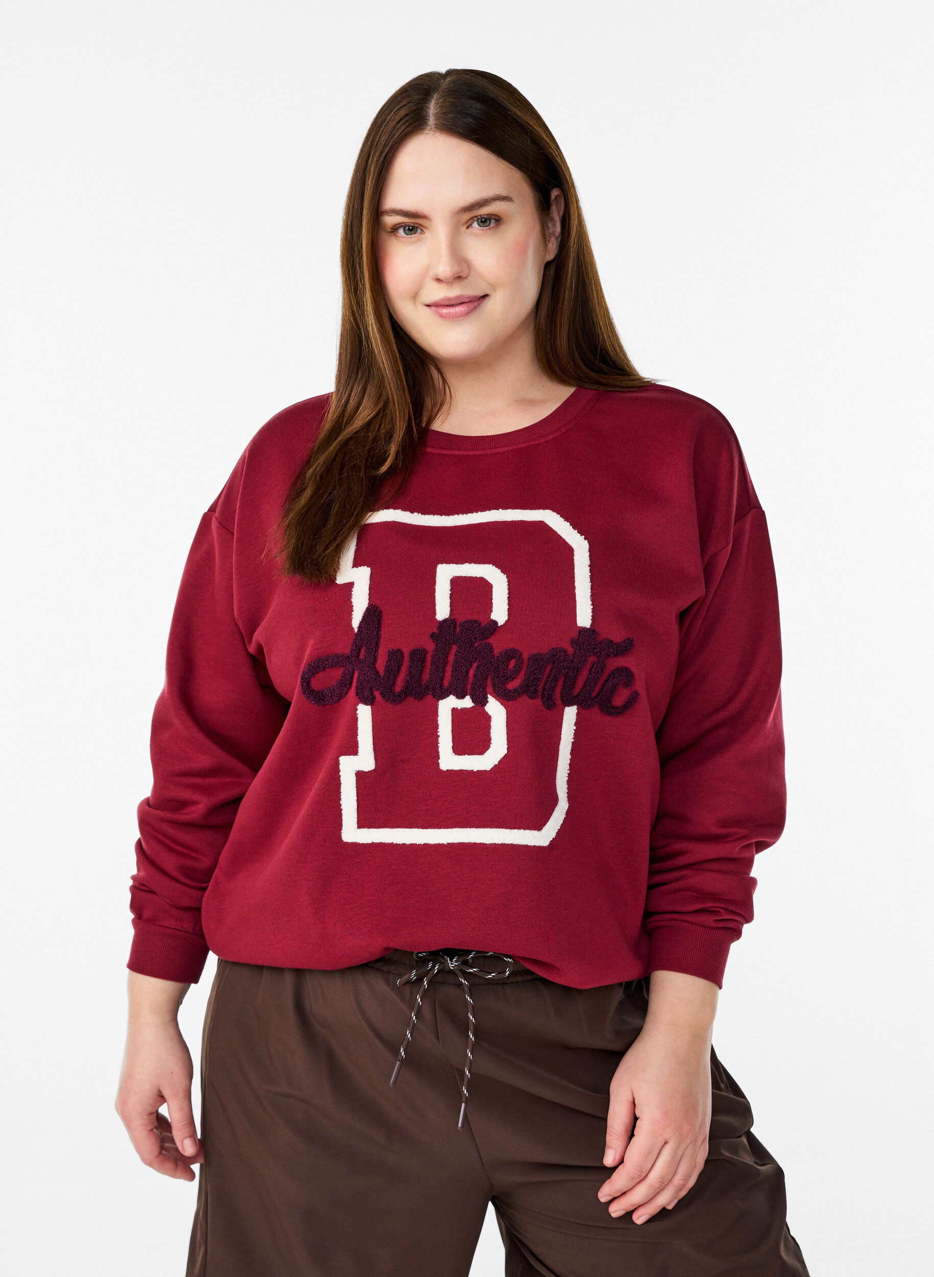 Zizzi Sweatshirt med tekst i frott&eacute;, M&oslash;rk Bordeaux, Model image number 0