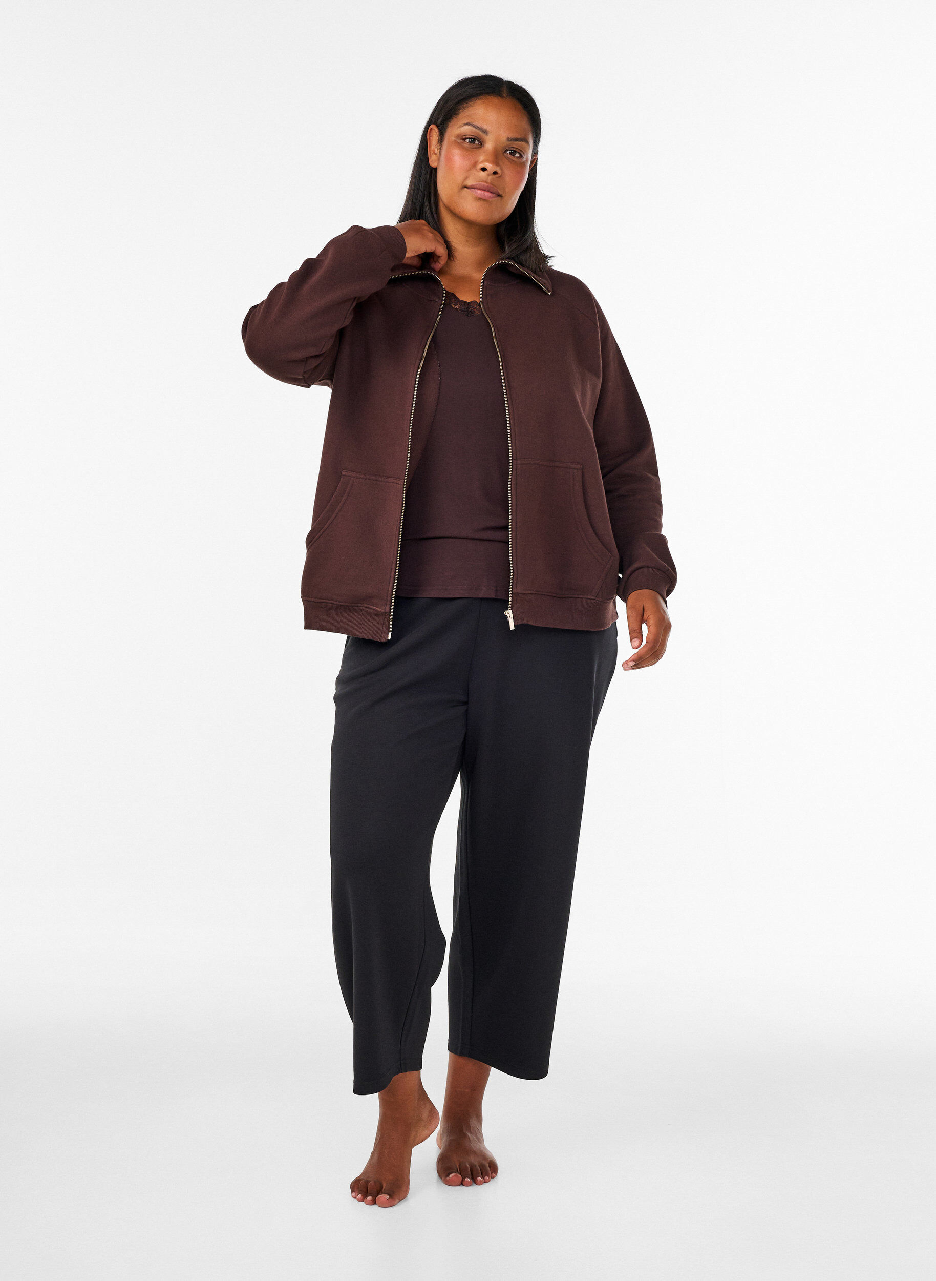 ZizziSweatcardigan med h&oslash;j krave og lynl&aring;s, Brun, Model image number 1