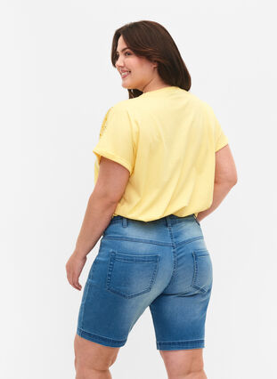 Slim fit Emily shorts med normal talje, Light blue denim, Model image number 1