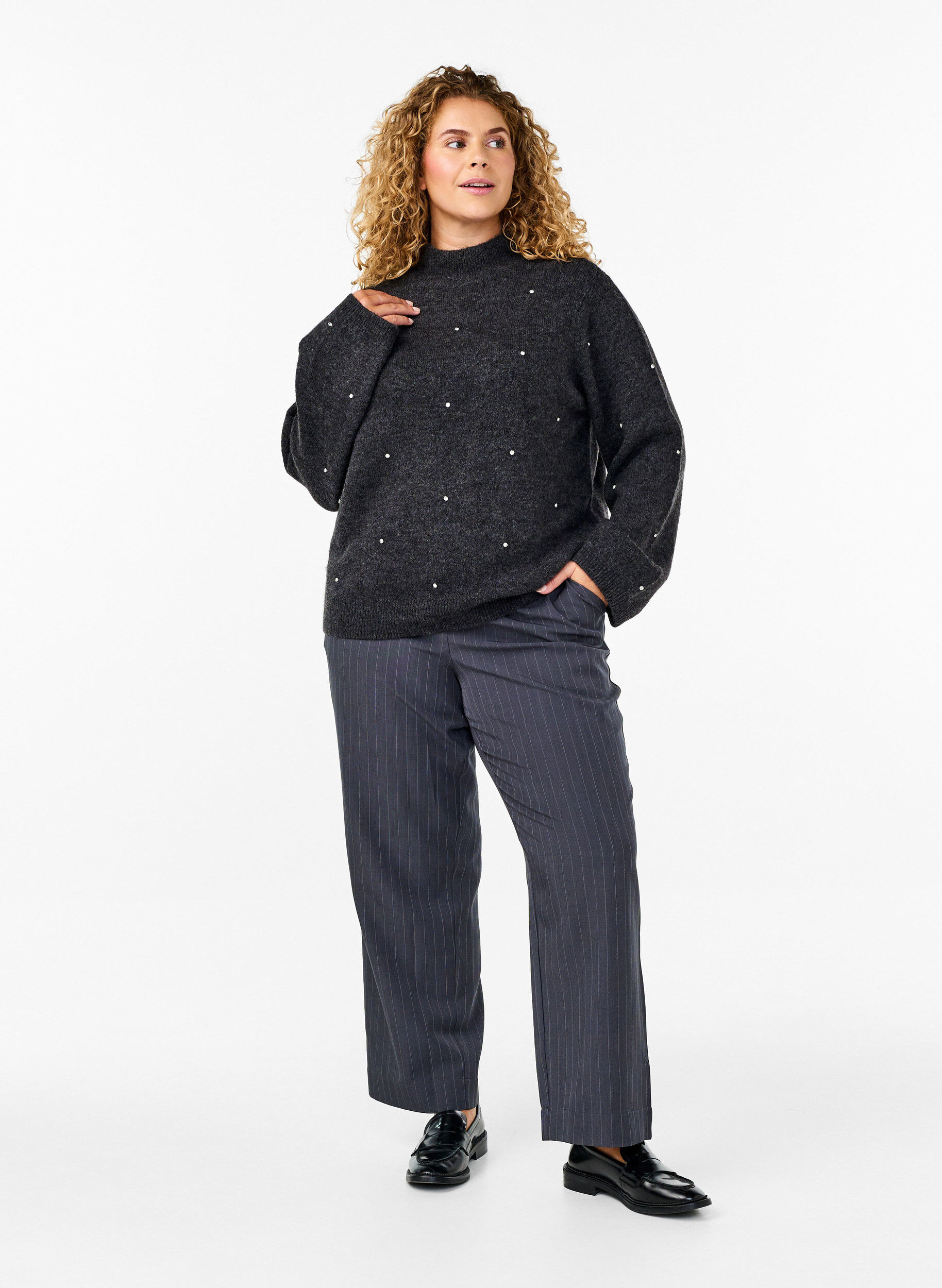 Zizzi Strikbluse med rhinsten og h&oslash;j hals, Dark Grey Melange, Model image number 2