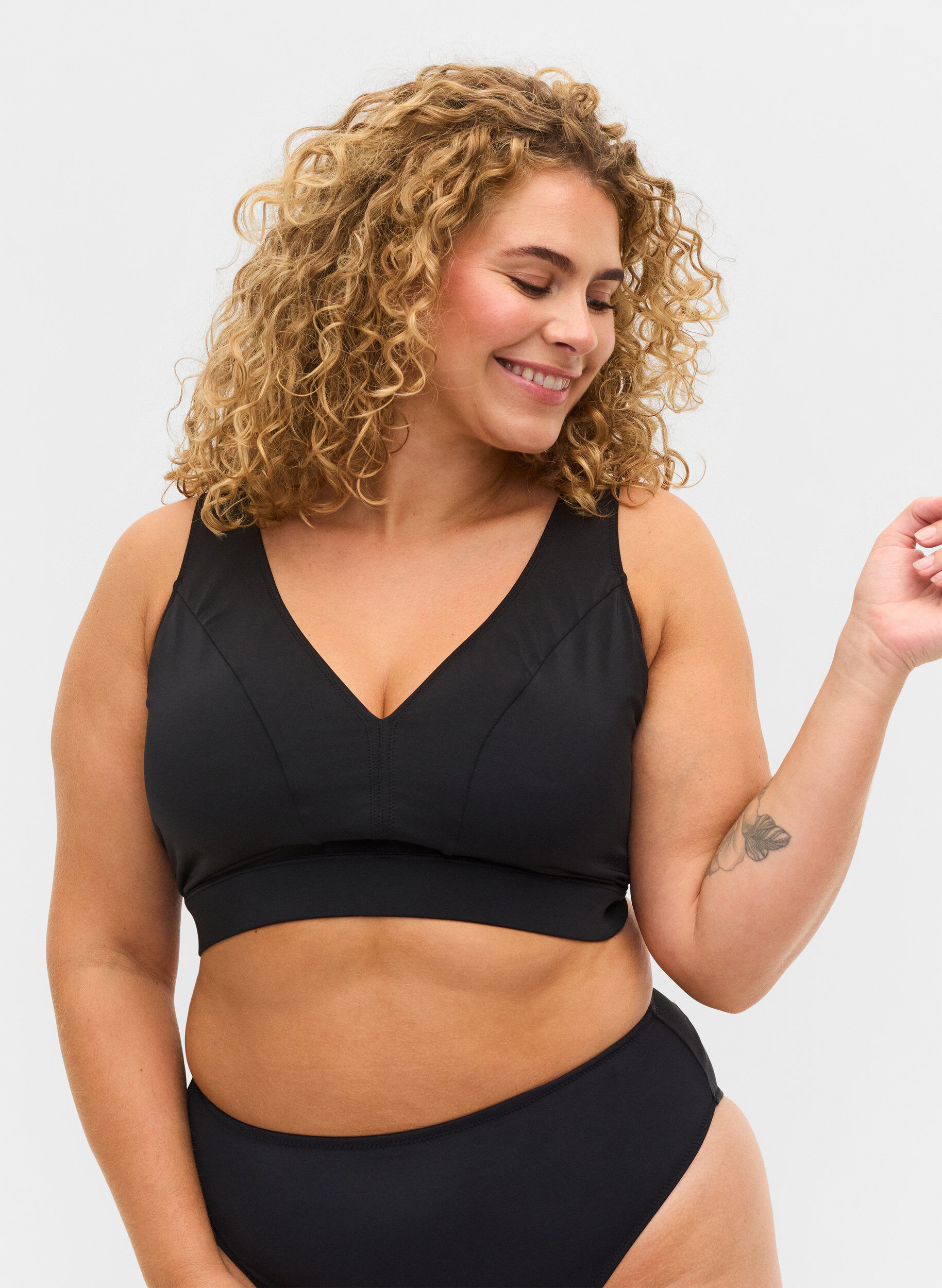 Zizzi Bikini top med v-udsk&aelig;ring, Black, Model image number 0