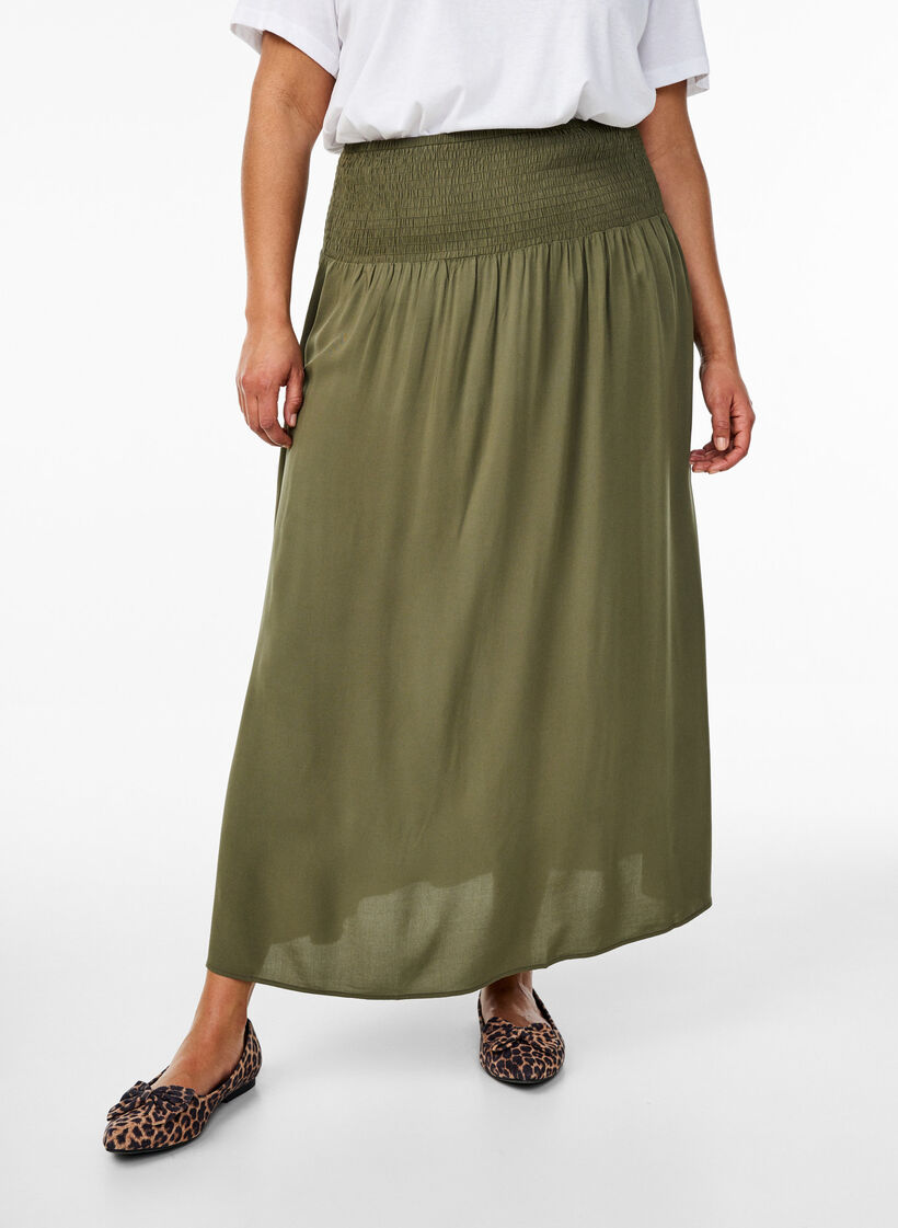 Maxinederdel i viskose med smock, Gr&oslash;n, Model image number 2