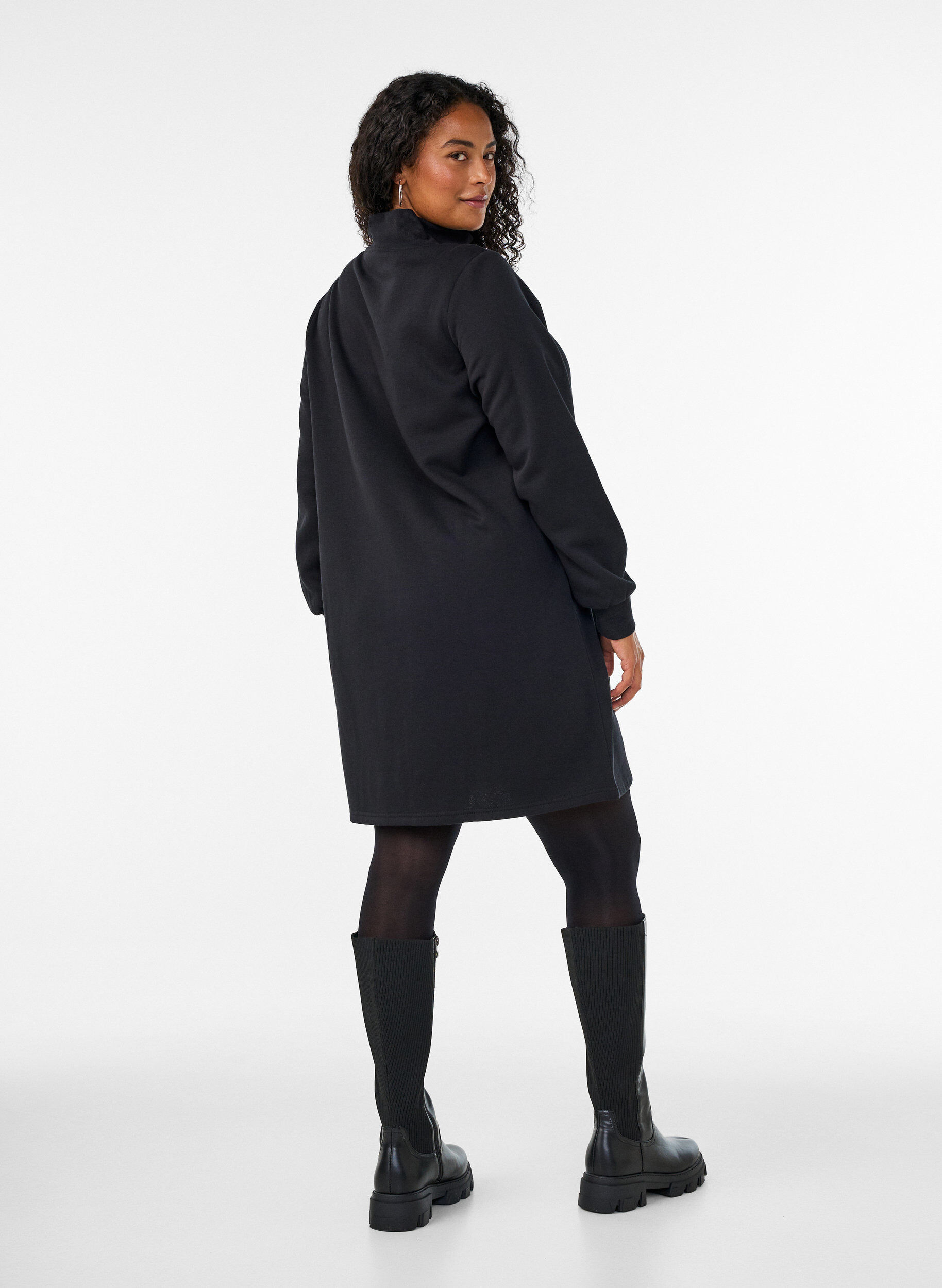 ZizziSweatkjole med h&oslash;j ribkrave og lynl&aring;s , Sort, Model image number 2